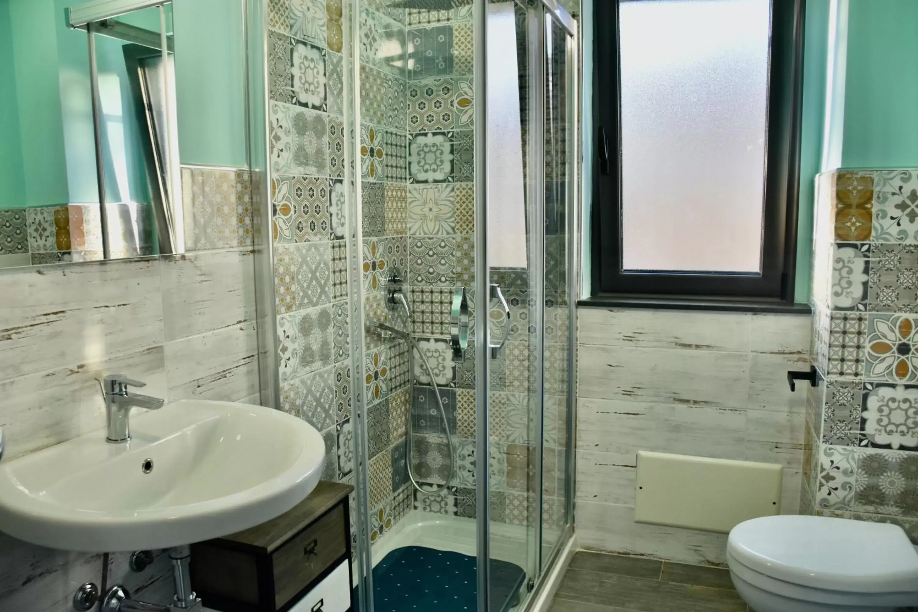 Shower, Bathroom in B&B Aurora