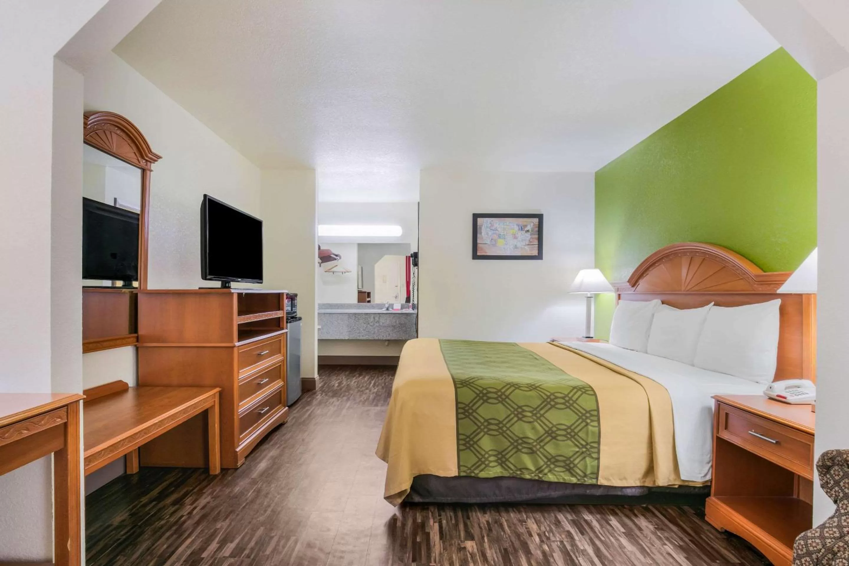 Bedroom, Bed in Econo Lodge & Suites Brinkley