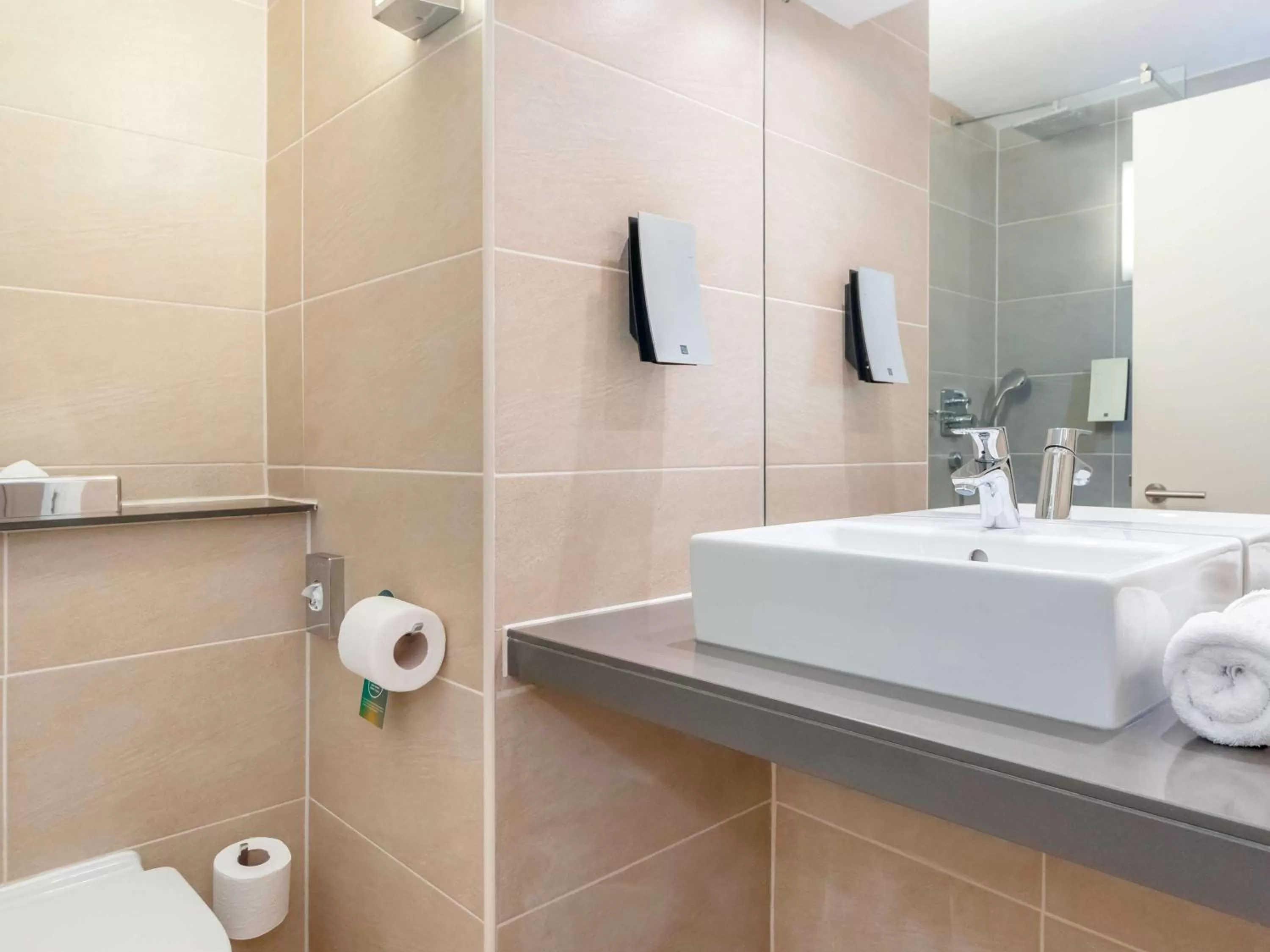 Photo of the whole room in Garner Hotel Preston Samlesbury by IHG