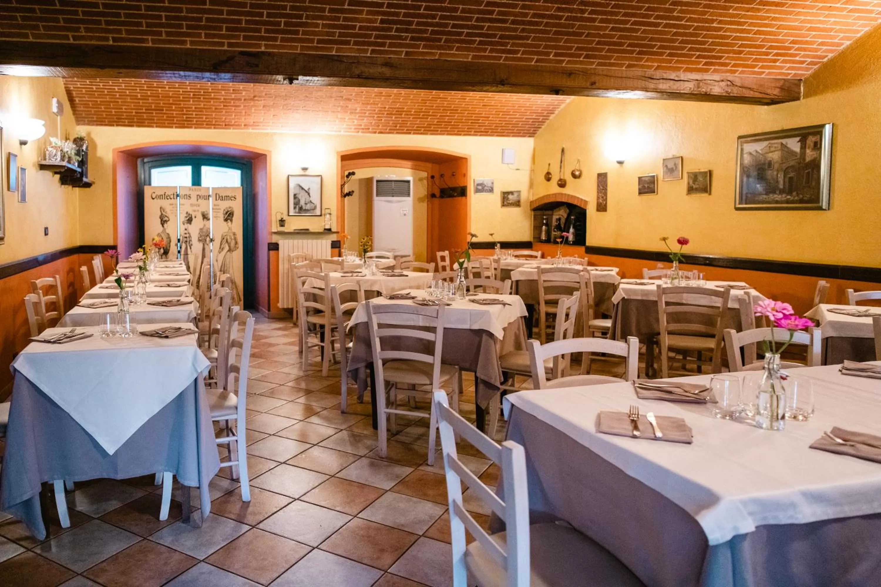 Restaurant/places to eat in Le Lanterne