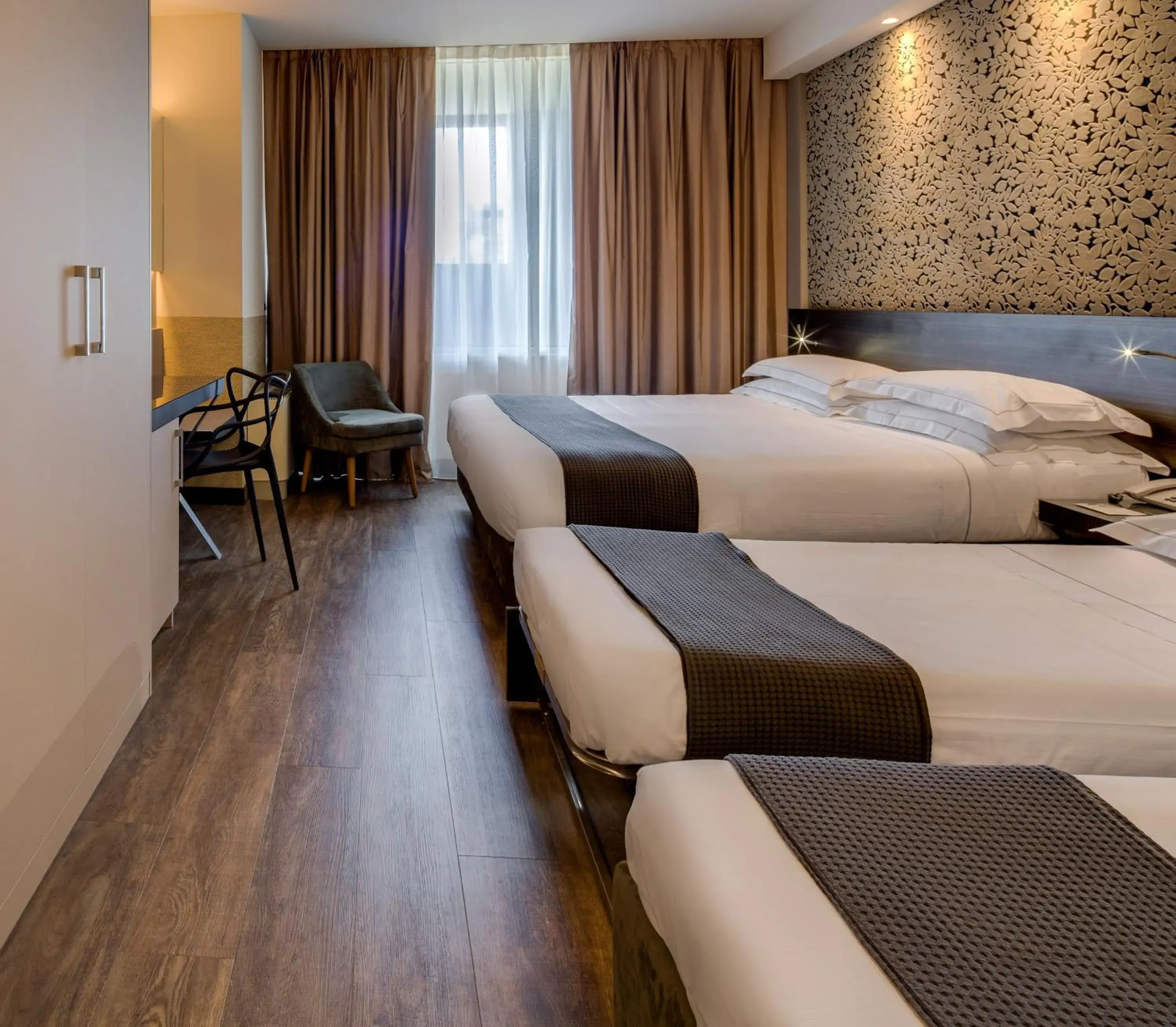 Bed in Best Western Plus Hotel Farnese