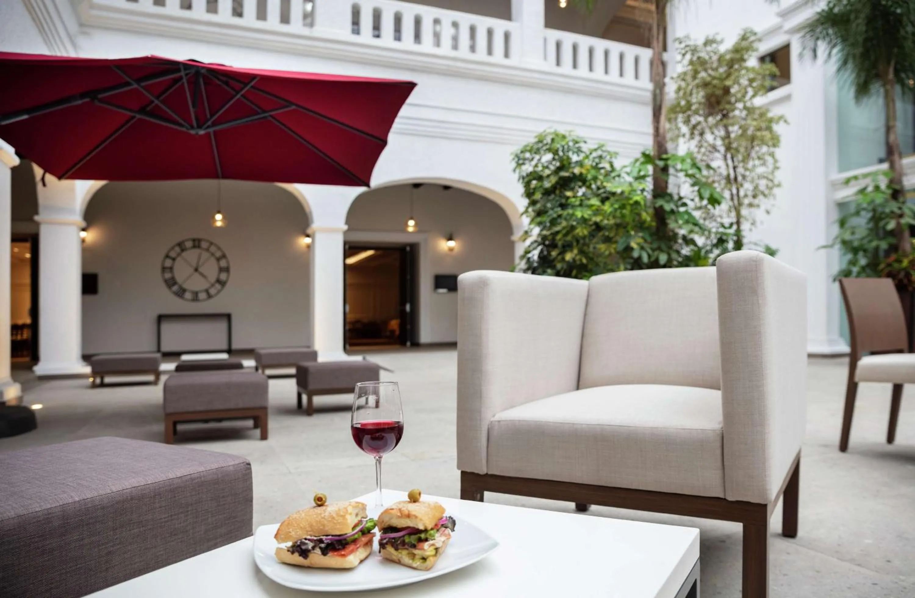 Restaurant/places to eat in Doubletree By Hilton Toluca