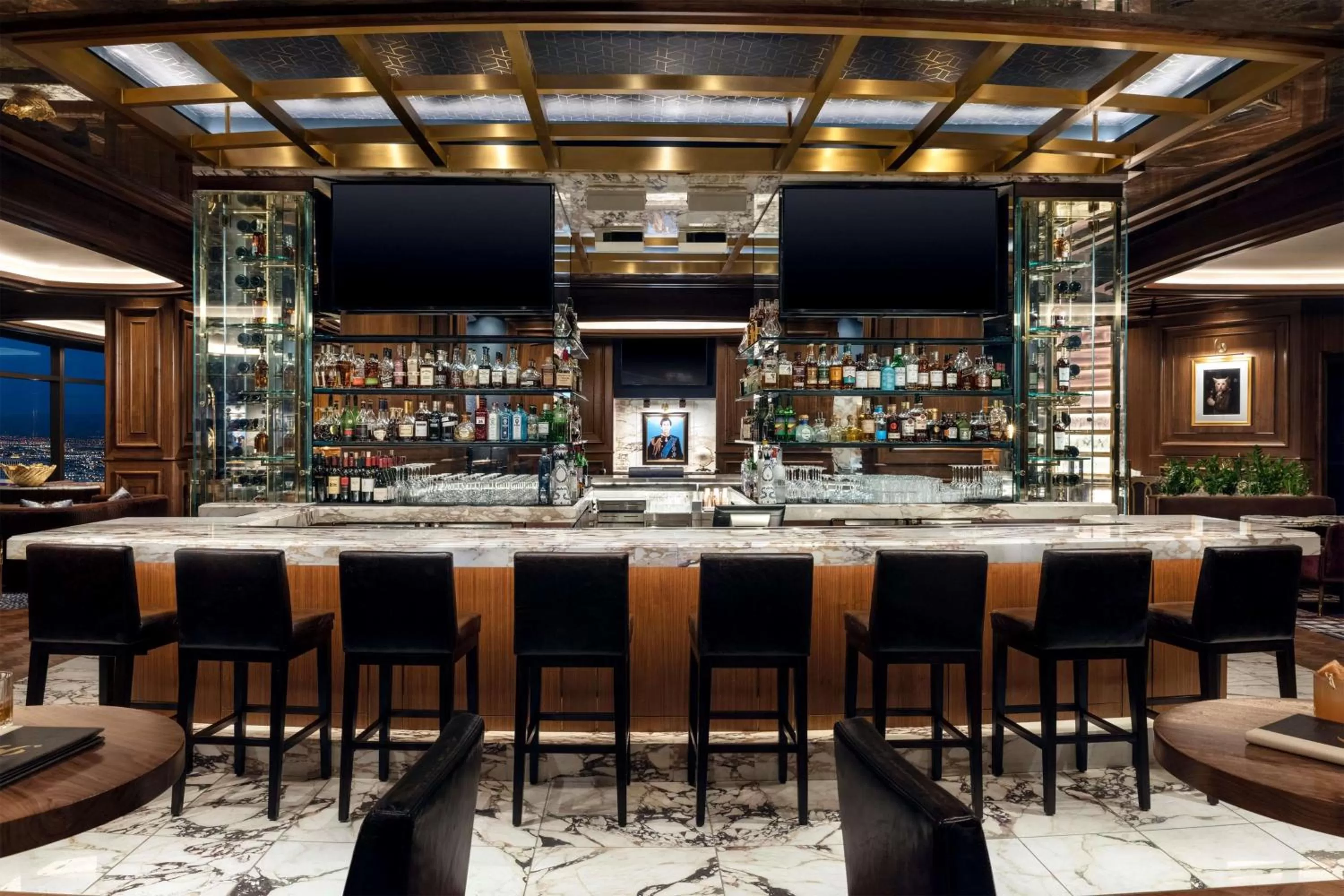 Lounge or bar in Conrad Las Vegas At Resorts World