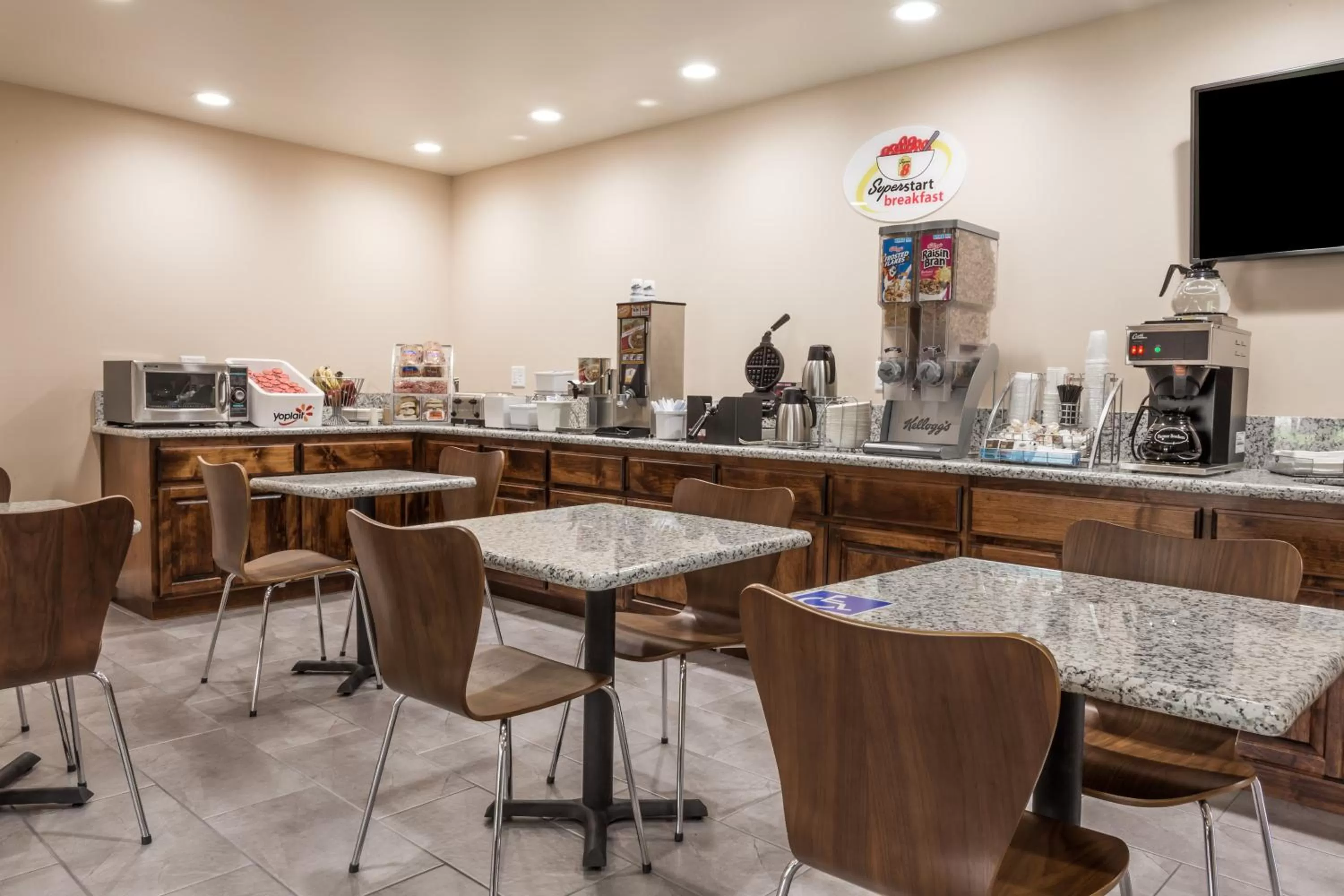 Coffee/tea facilities in Super 8 by Wyndham Willows