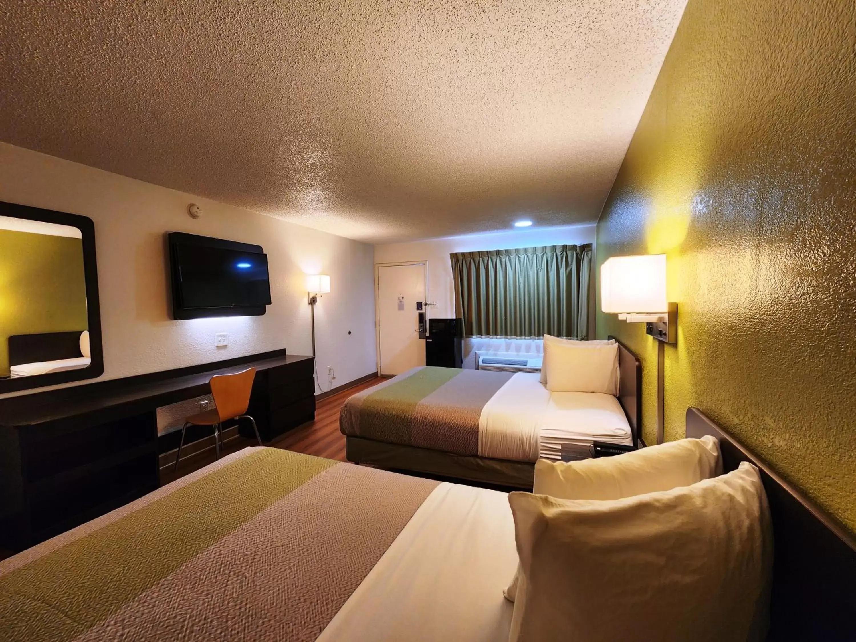 Bed in Motel 6-Baytown, TX - Baytown East