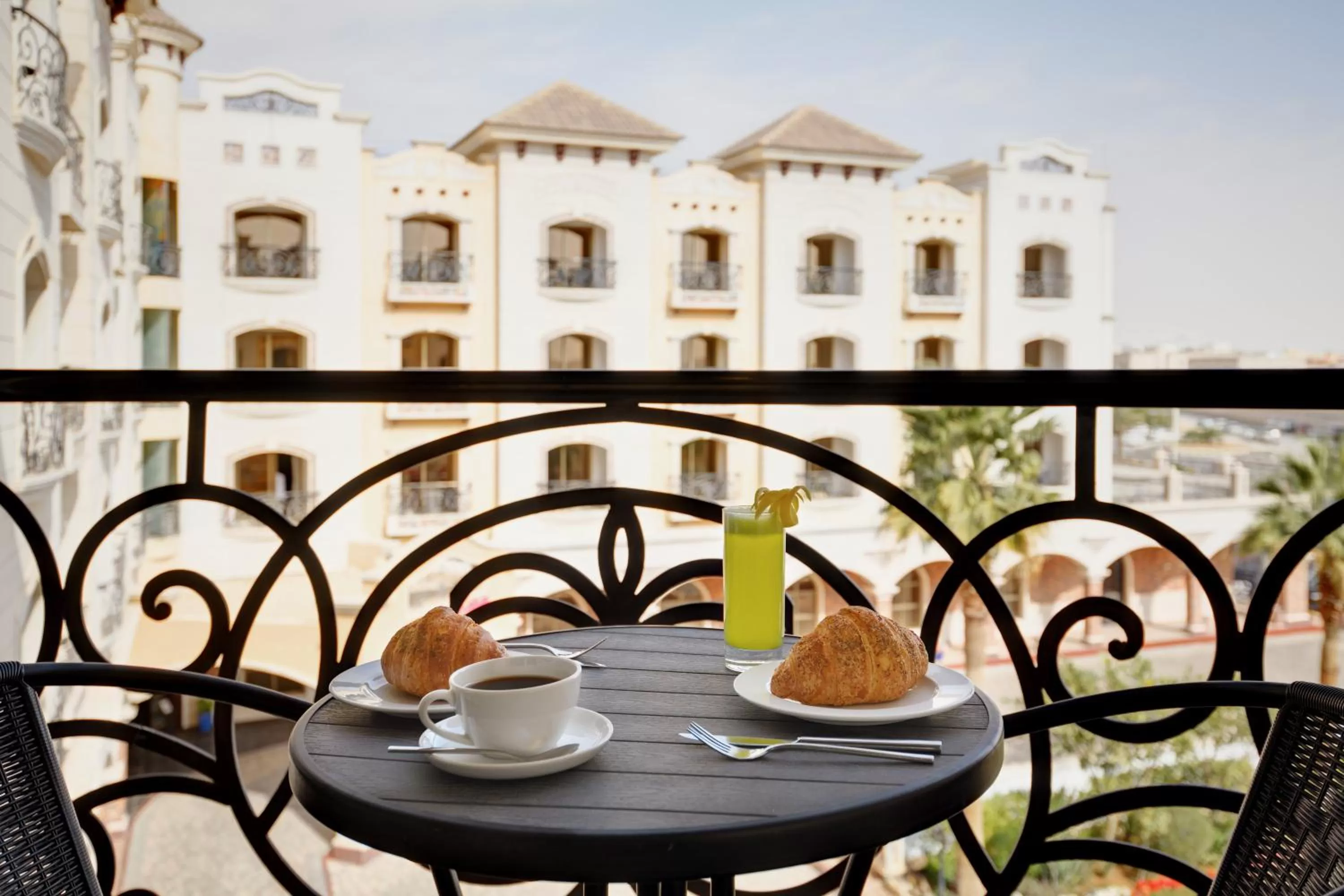 Photo of the whole room in Crowne Plaza Riyadh Al Waha by IHG