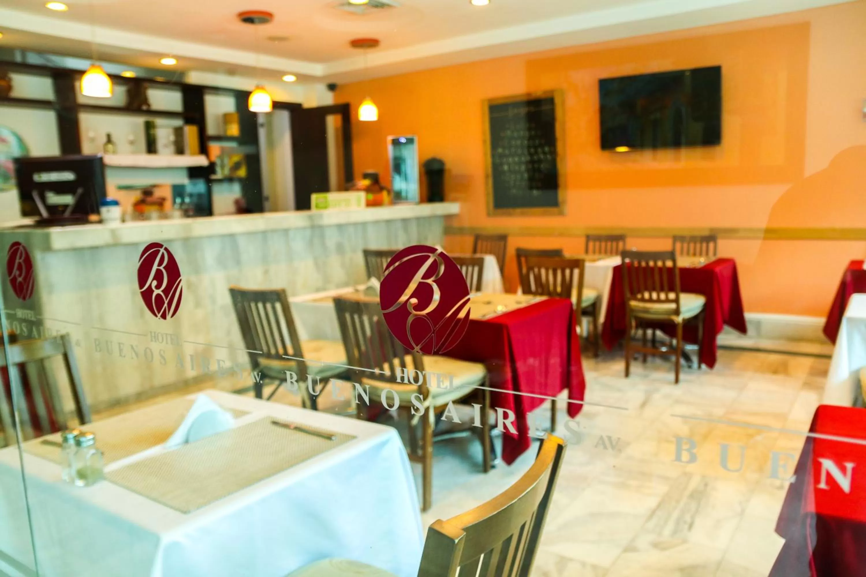 Restaurant/places to eat in Hotel Buenos Aires
