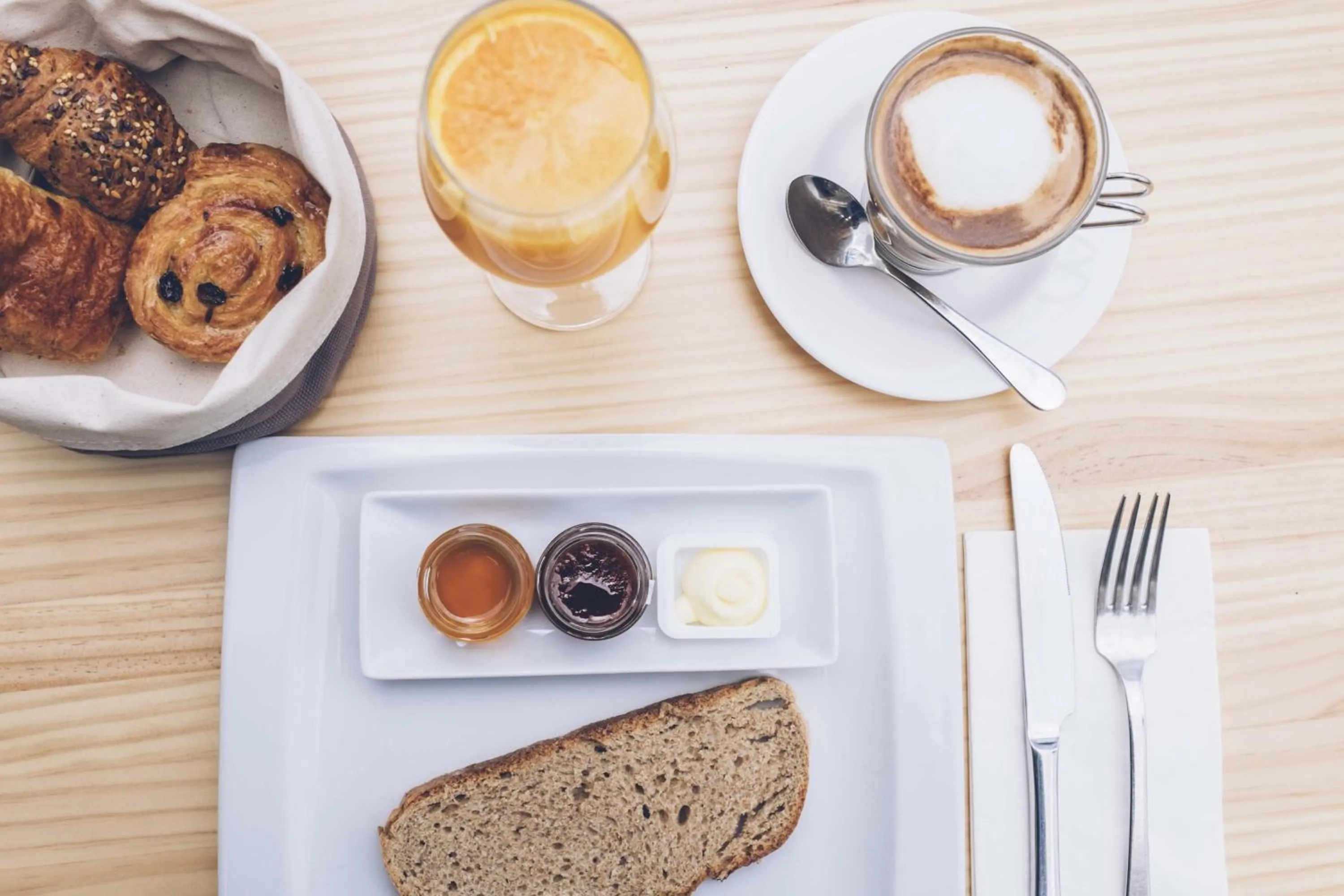 Food and drinks in AYA Seahotel - Adults Only