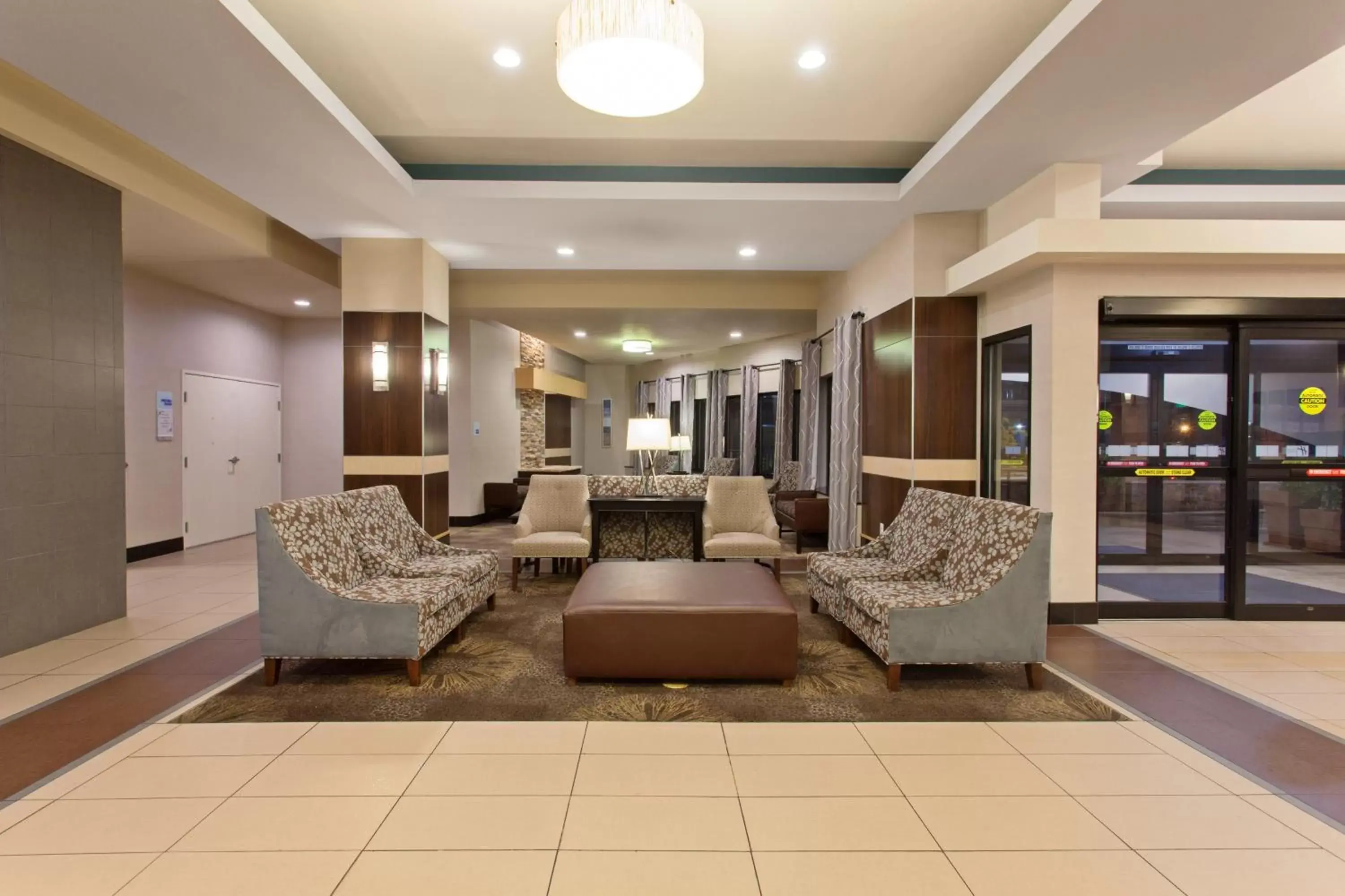 Lobby or reception, Seating Area in Holiday Inn Express & Suites Tacoma Downtown, an IHG Hotel