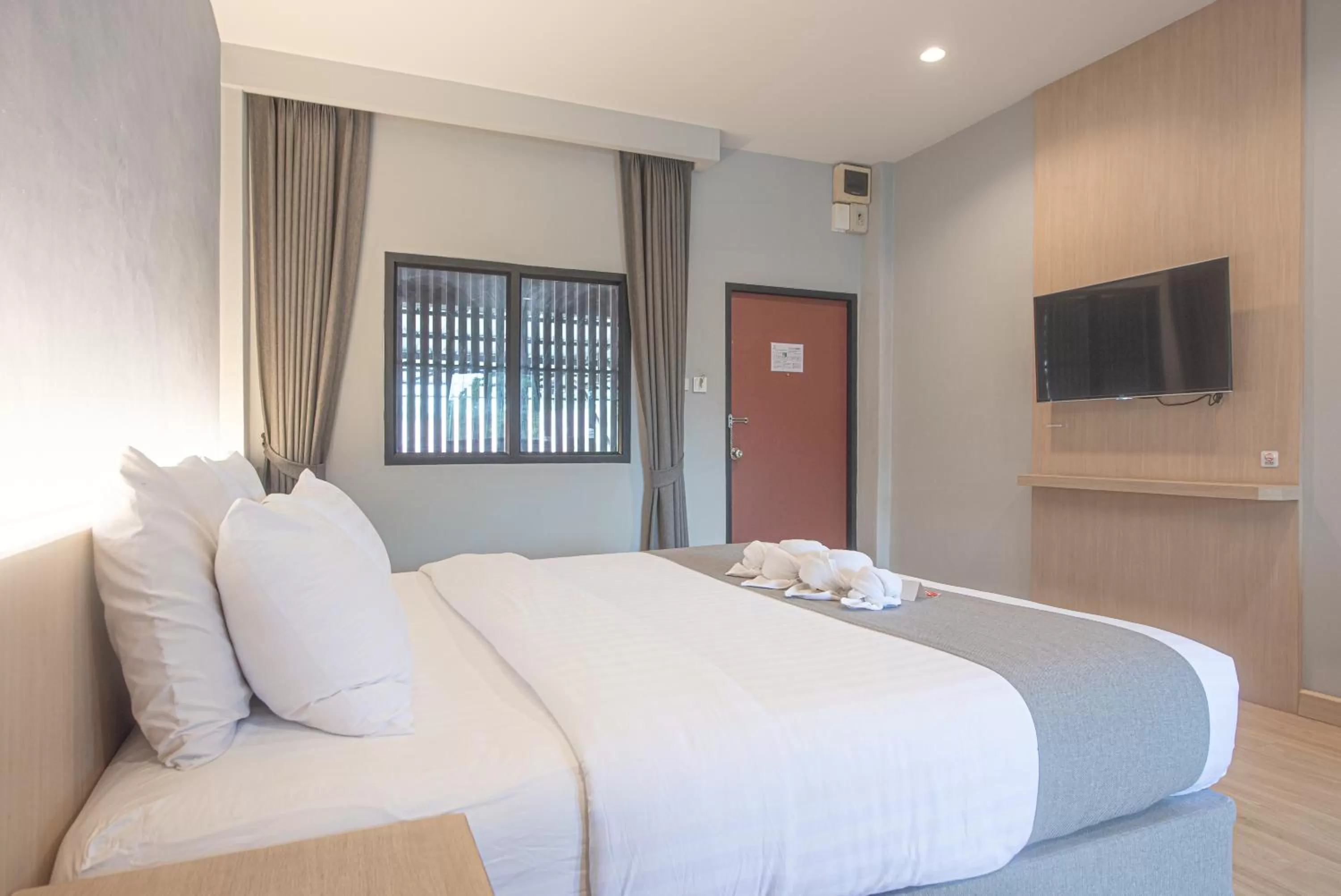 Bed in Tarnsiri Boutique Resort