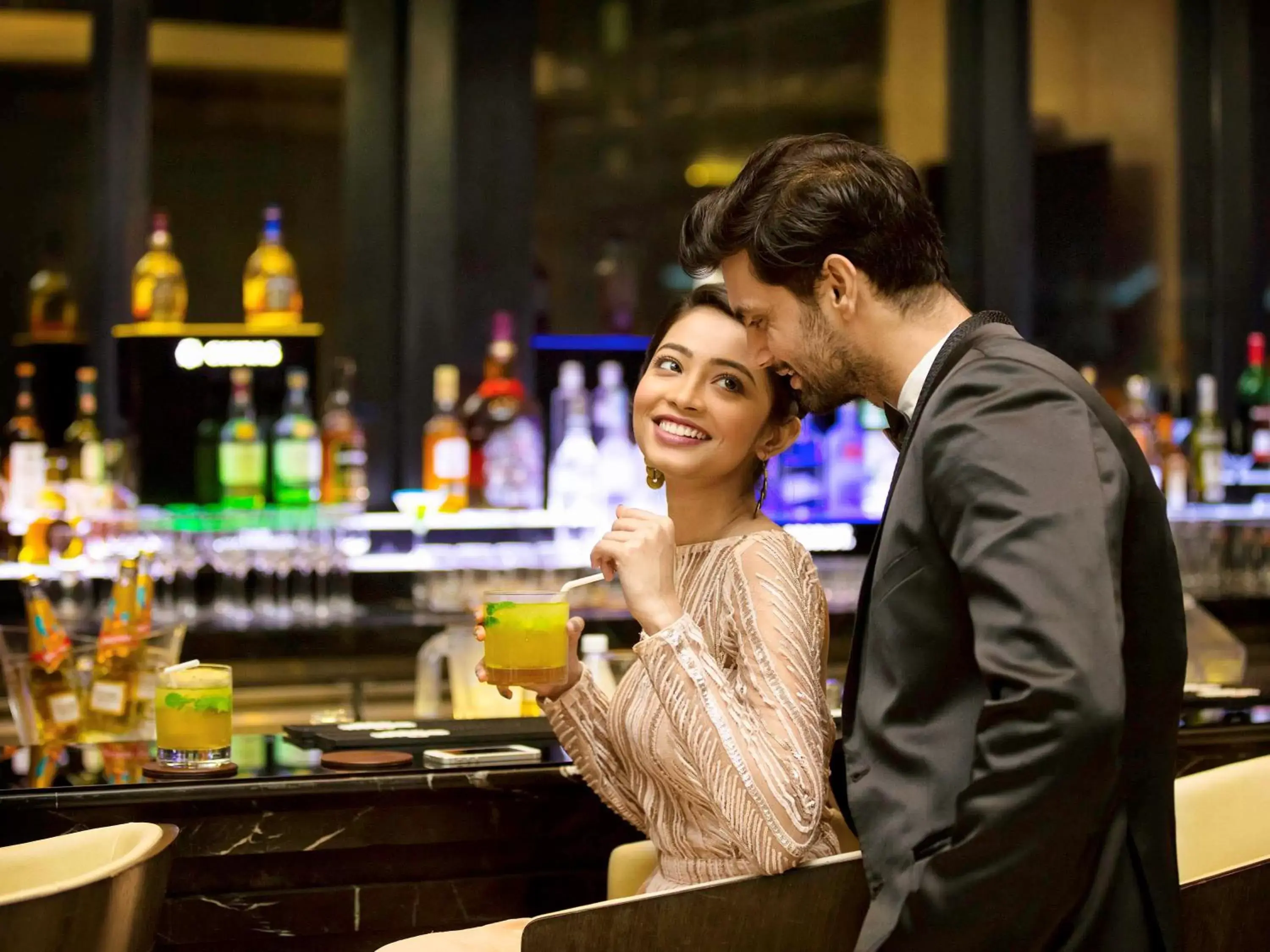 Lounge or bar in Novotel Kolkata Hotel and Residences