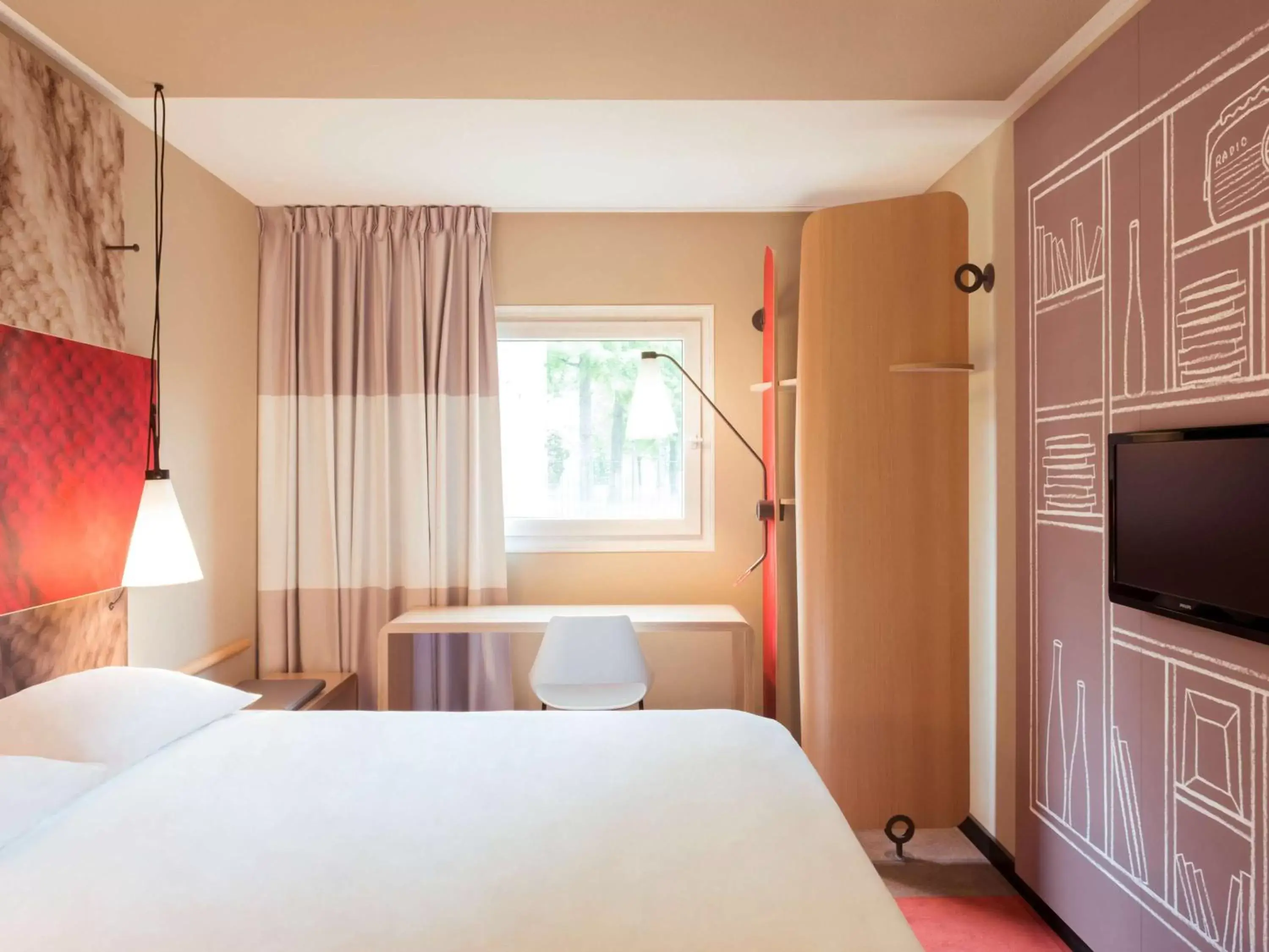 Property building, Bed in ibis Lyon Carre De Soie