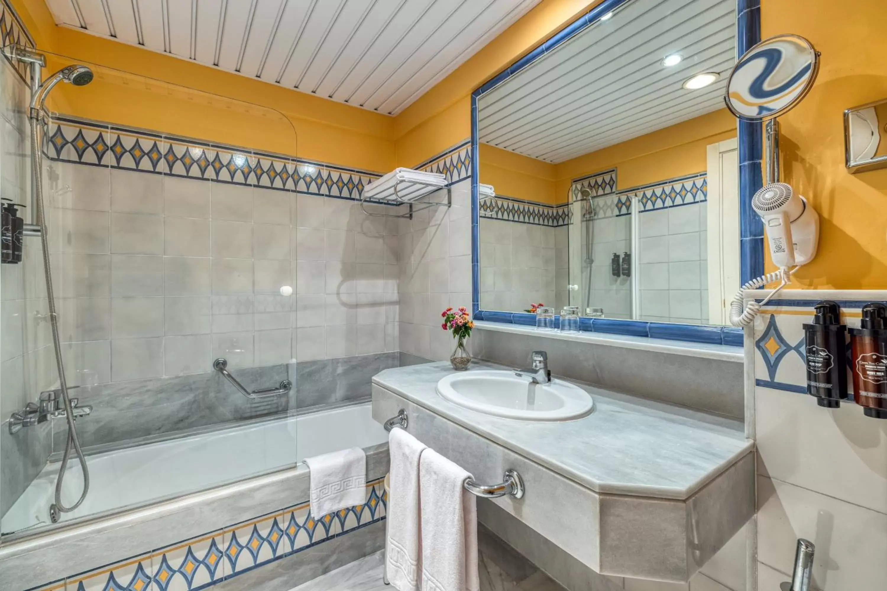 Bathroom in Guadacorte Park