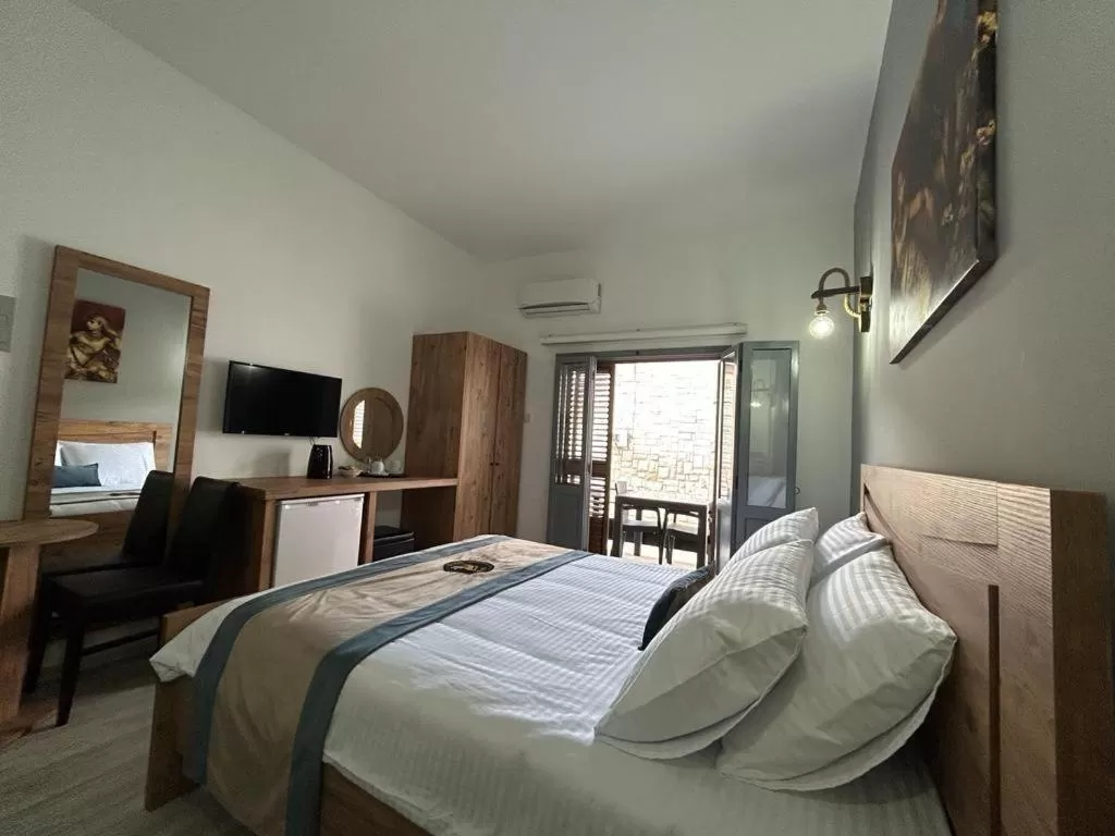 TV and multimedia, Bed in Royal Goddess Guest House, Walled City