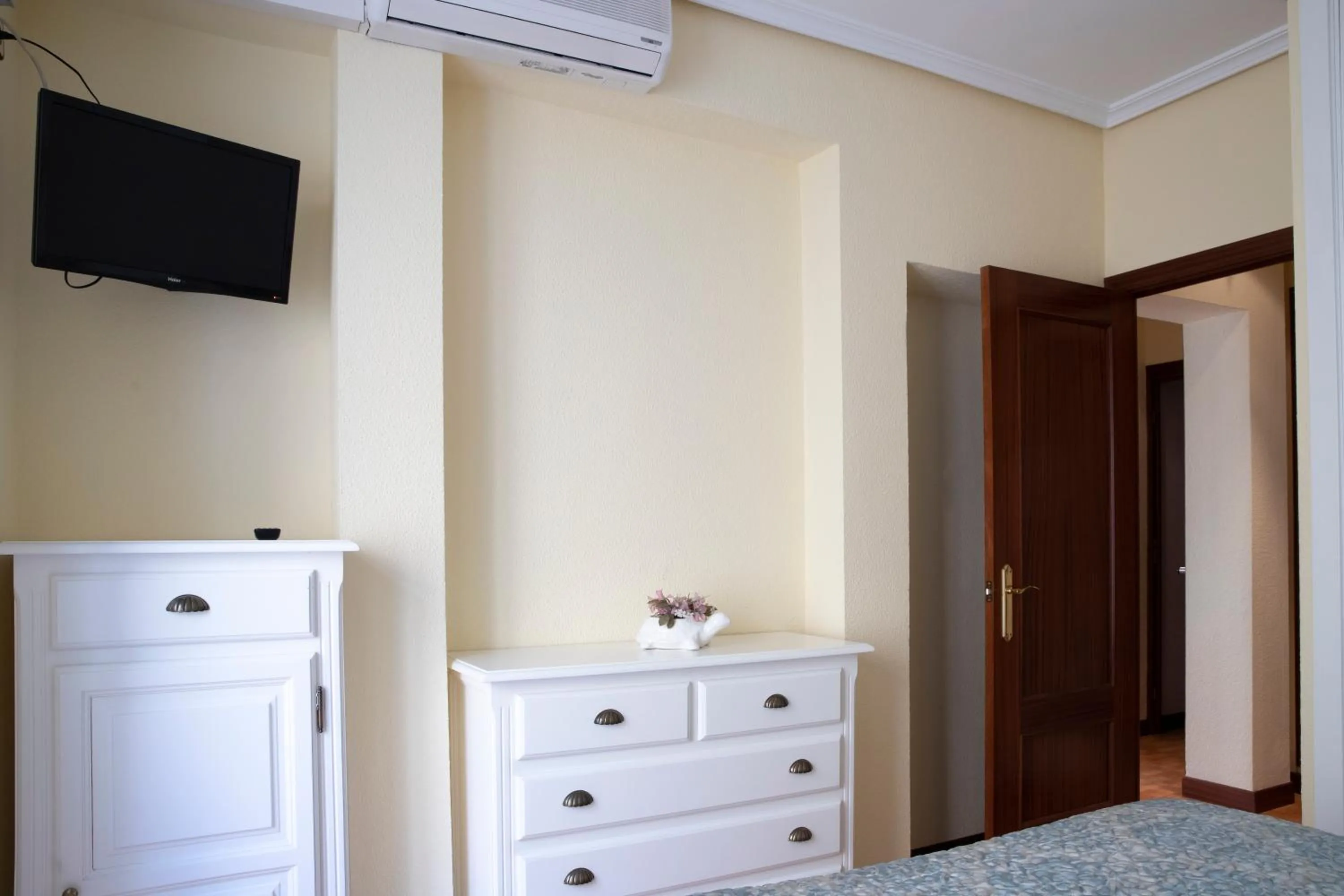 TV and multimedia in Hostal Tokio