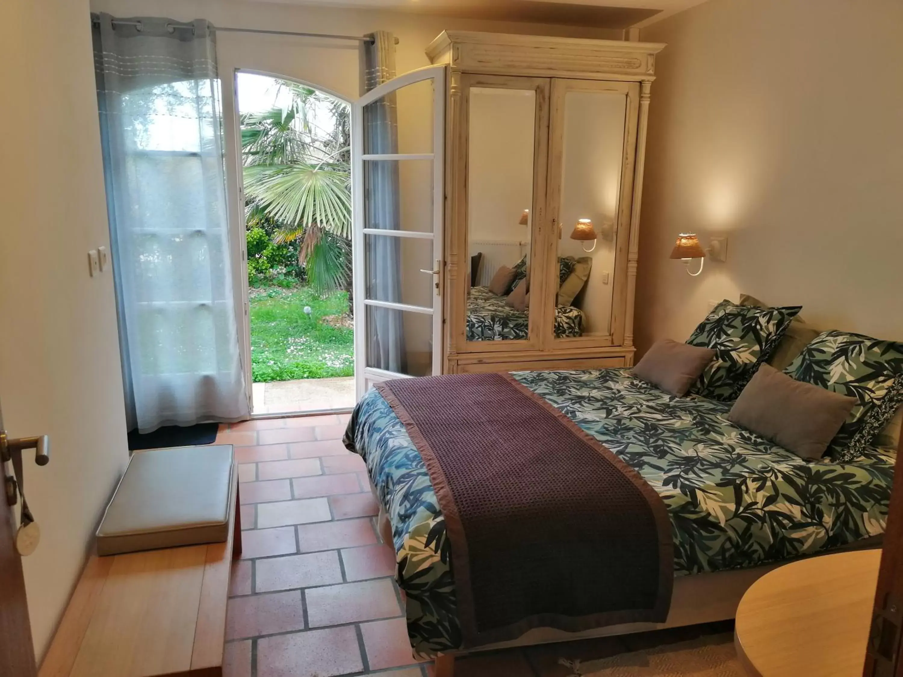 Bedroom, Bed in Domaine de Cayre