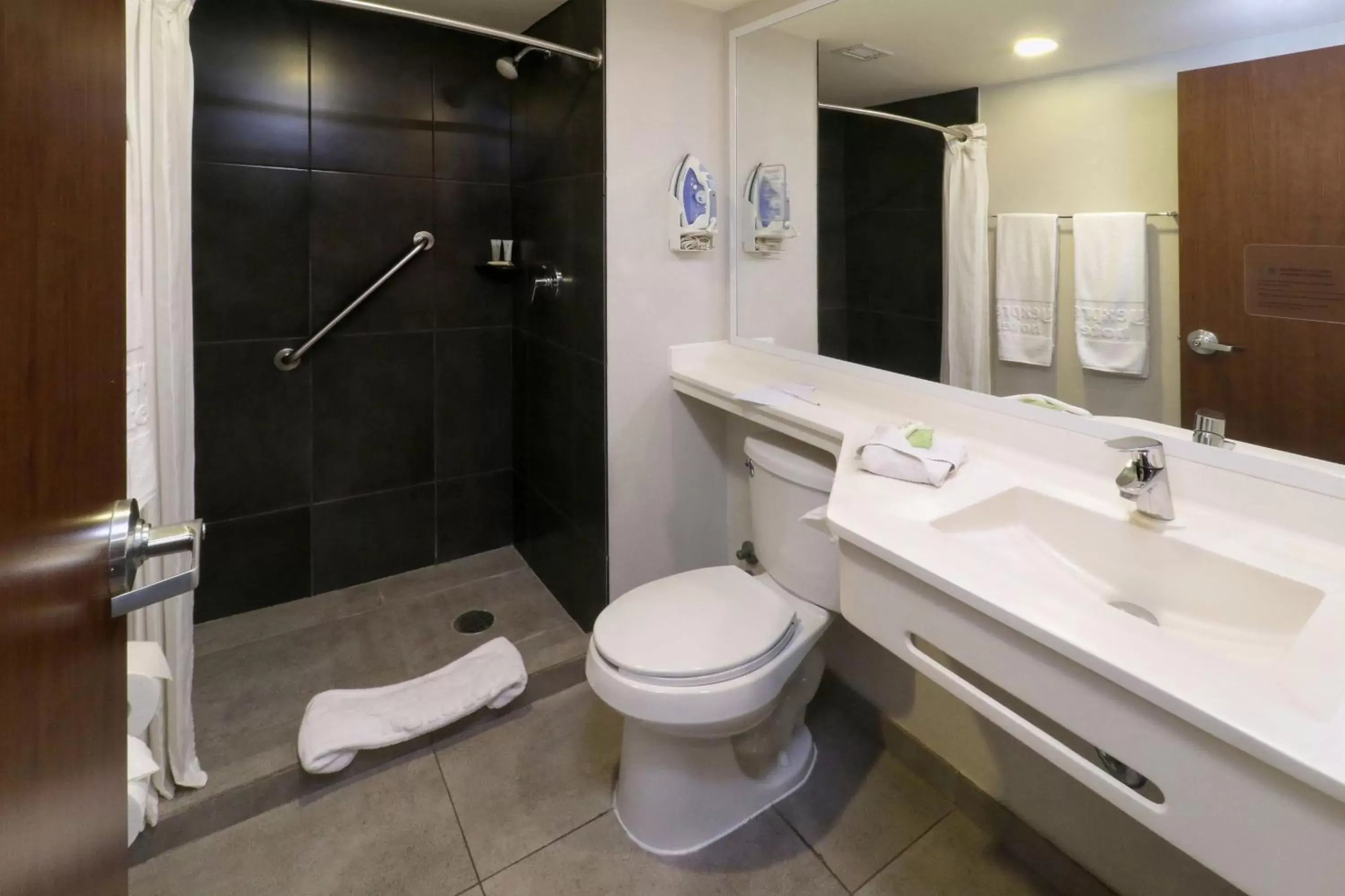 Bathroom in City Express by Marriott Tijuana Insurgentes