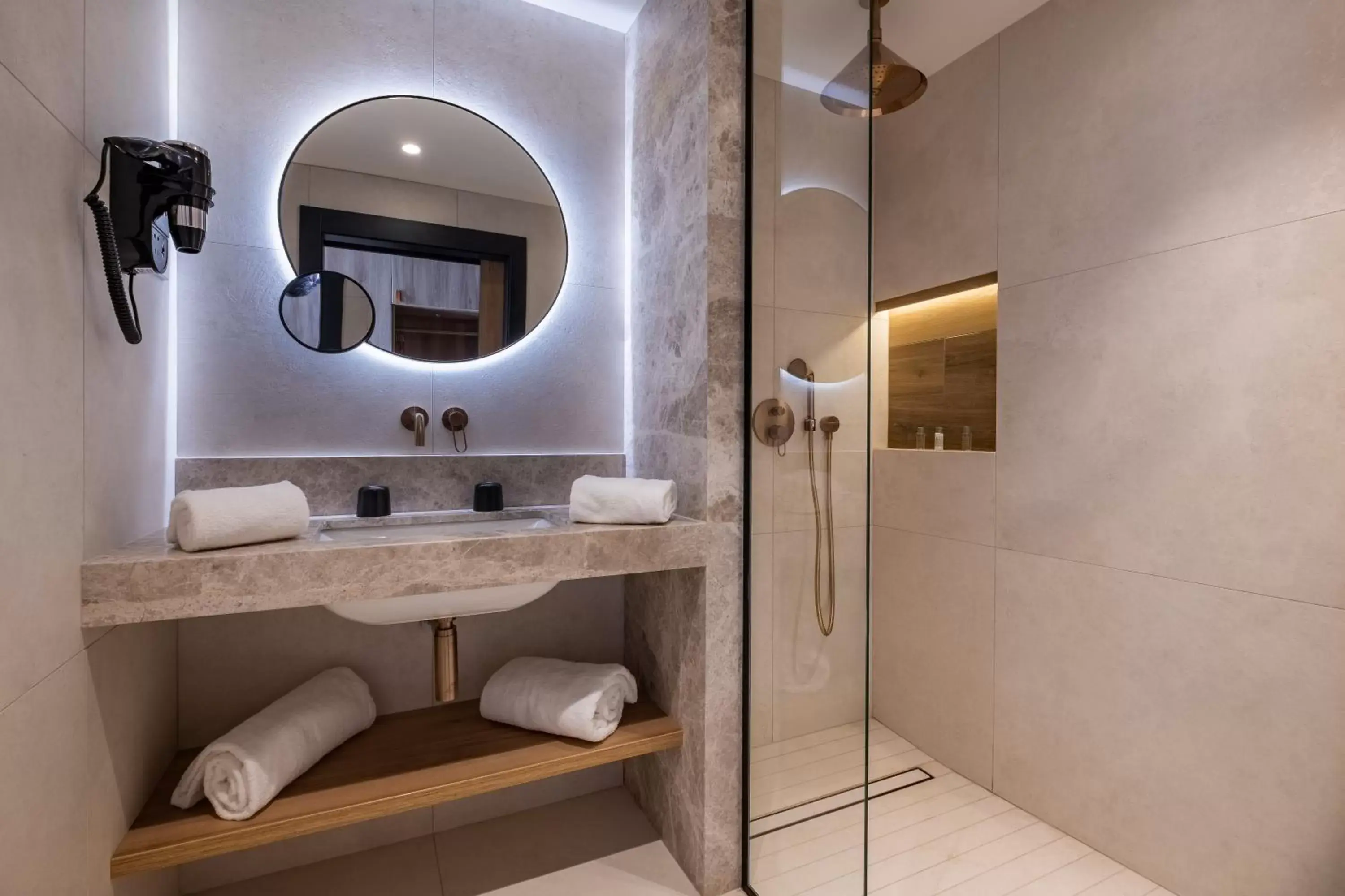 Bathroom in GOLDEN TULIP LYON OUEST TECHLID Hotel & Spa