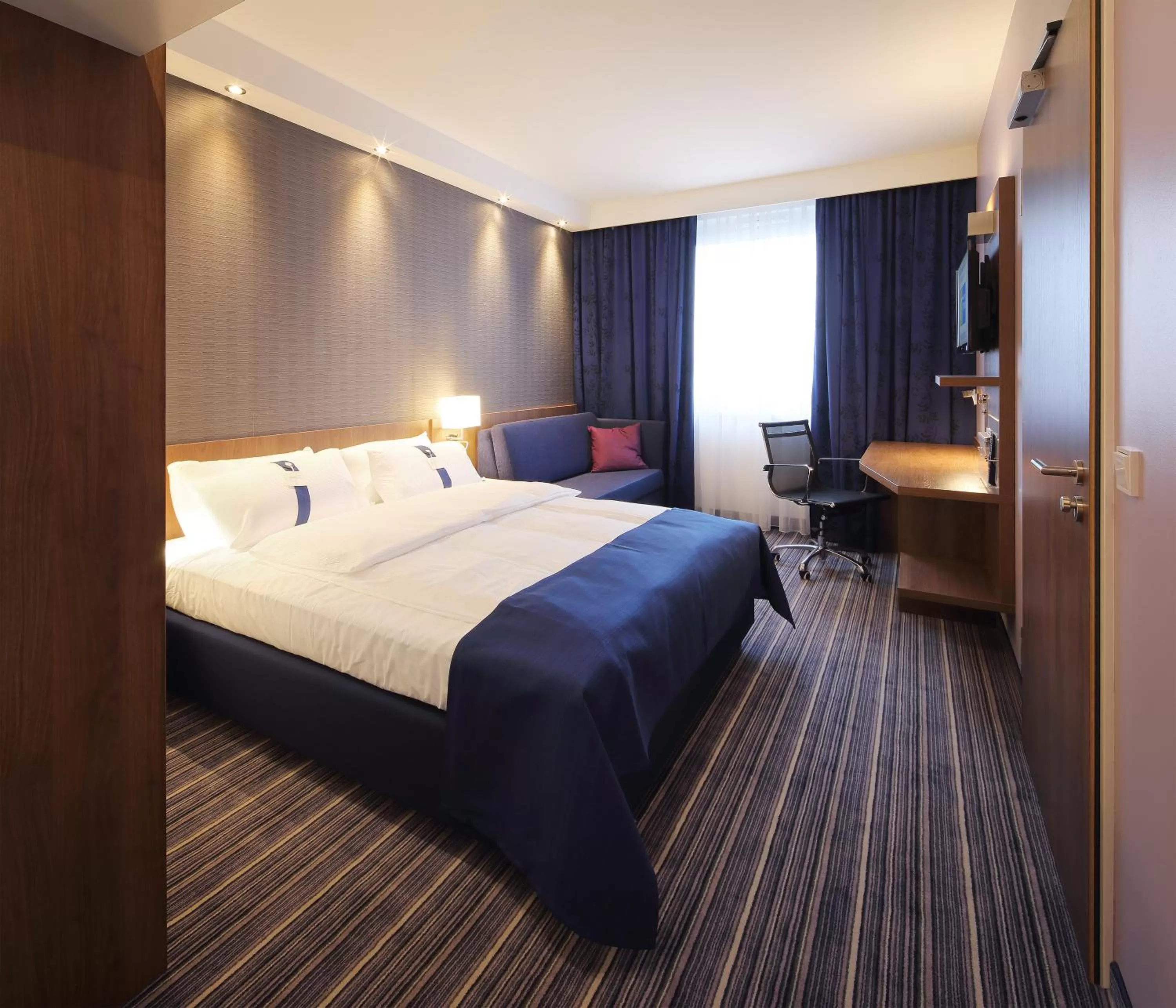 Photo of the whole room, Bed in Holiday Inn Express Friedrichshafen by IHG