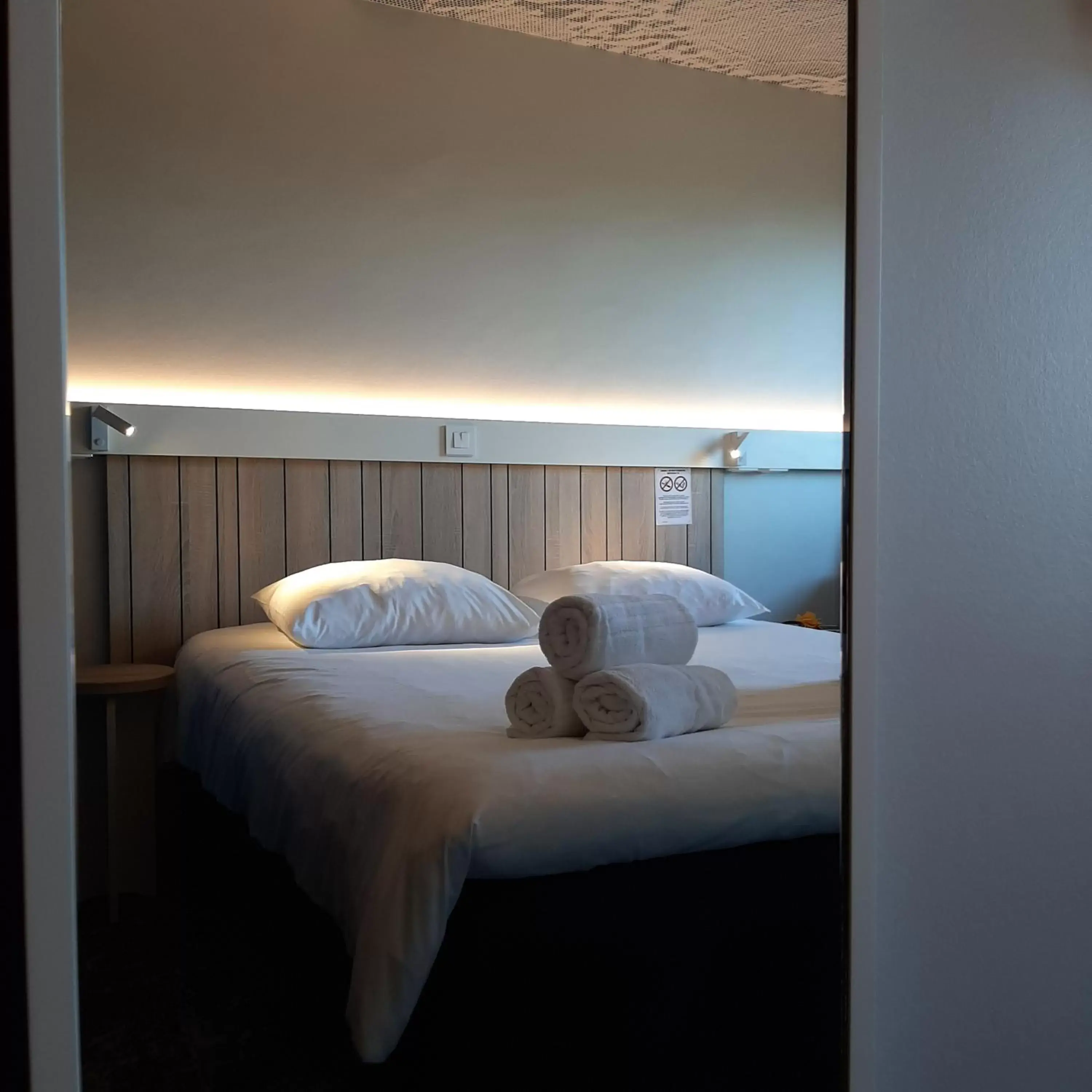 Bed in ibis Rennes Cesson