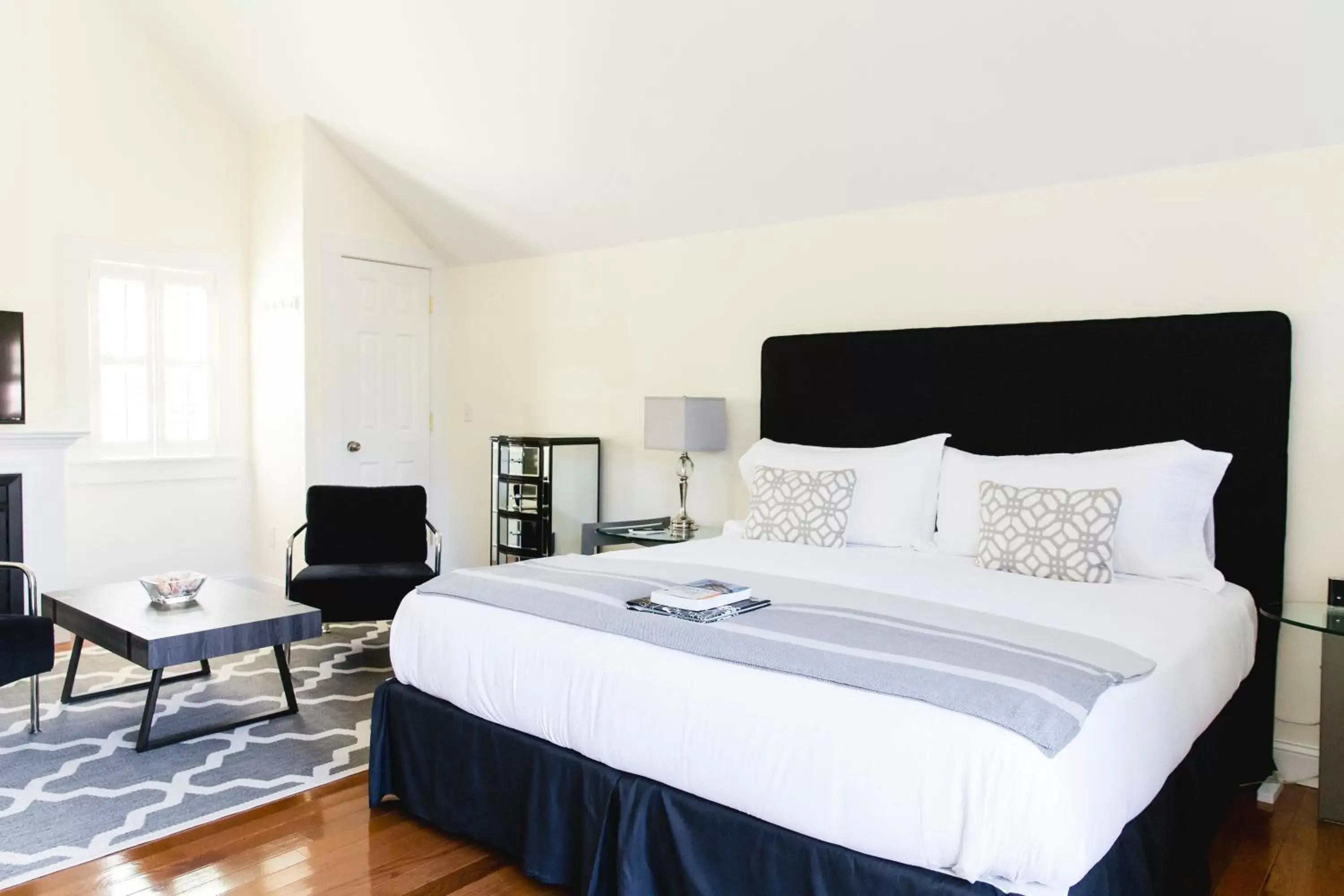 Bed in The Platinum Pebble Boutique Inn - Adults Only Property