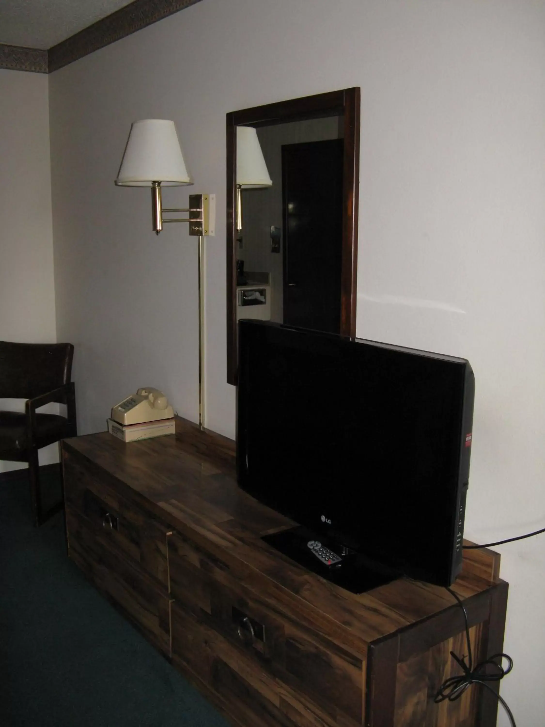 Photo of the whole room, TV/Entertainment Center in Branding Iron Motel