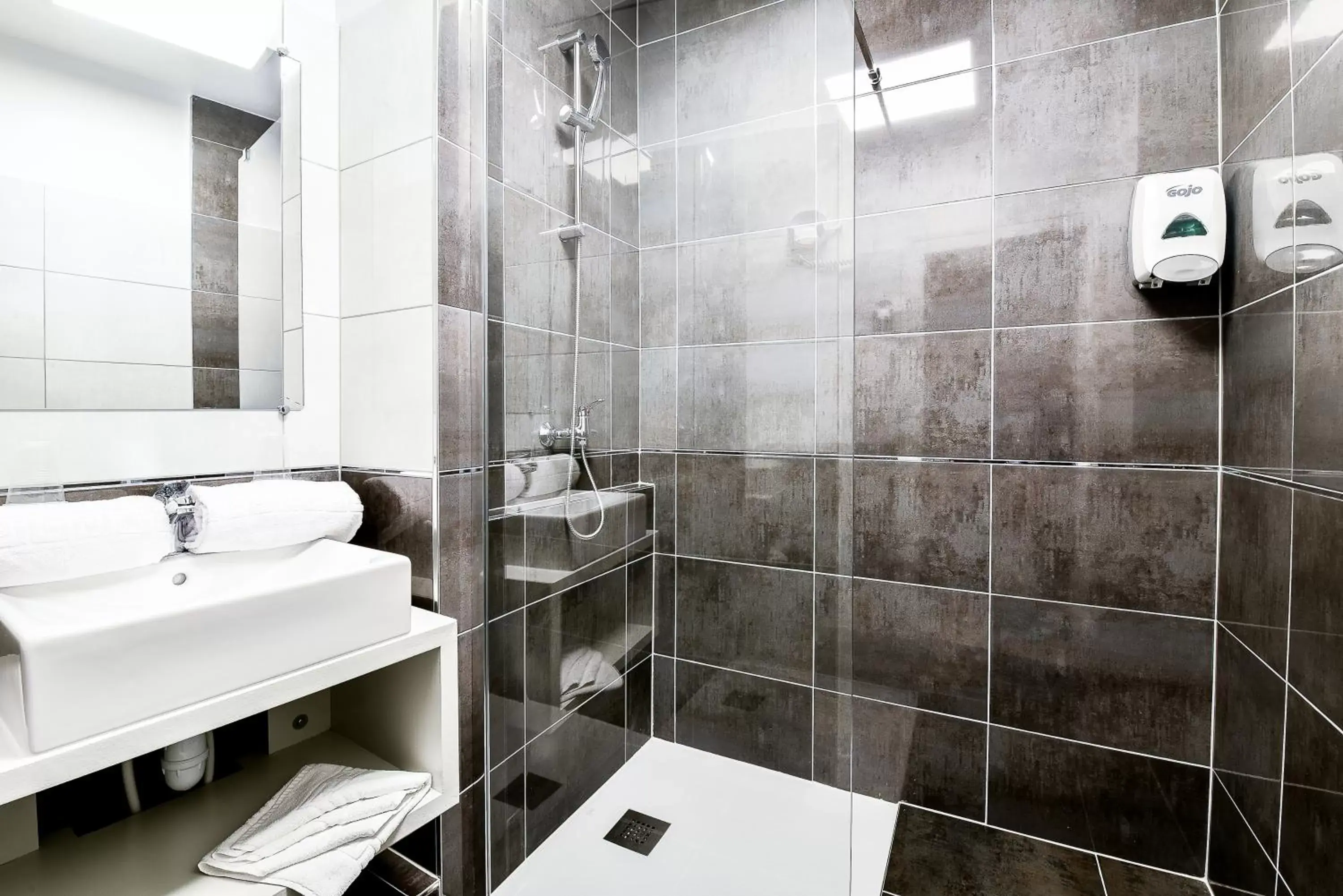 Shower, Bathroom in Hôtel Le Rupella