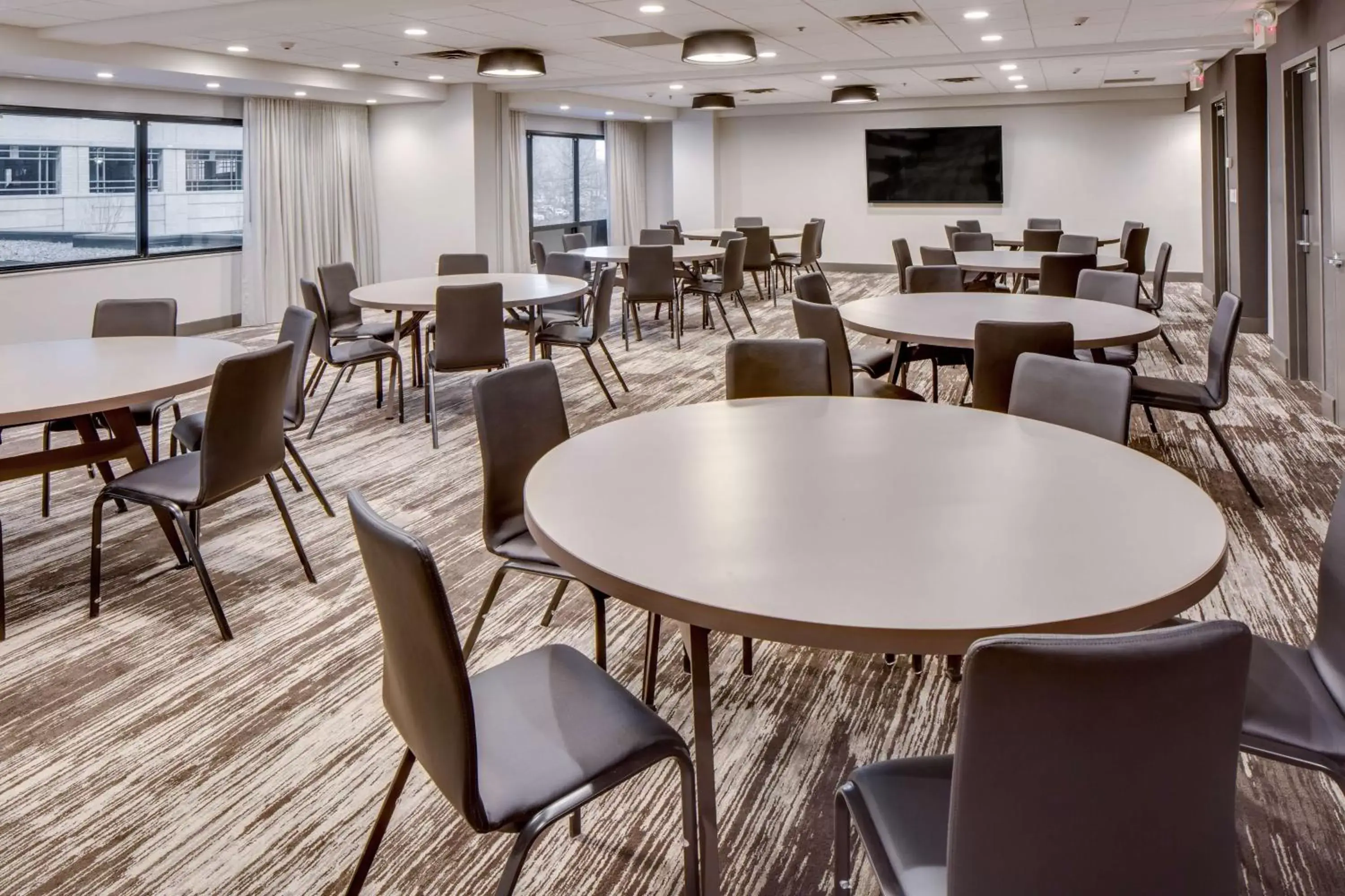 Meeting/conference room, Restaurant/Places to Eat in DoubleTree by Hilton Hotel & Suites Jersey City