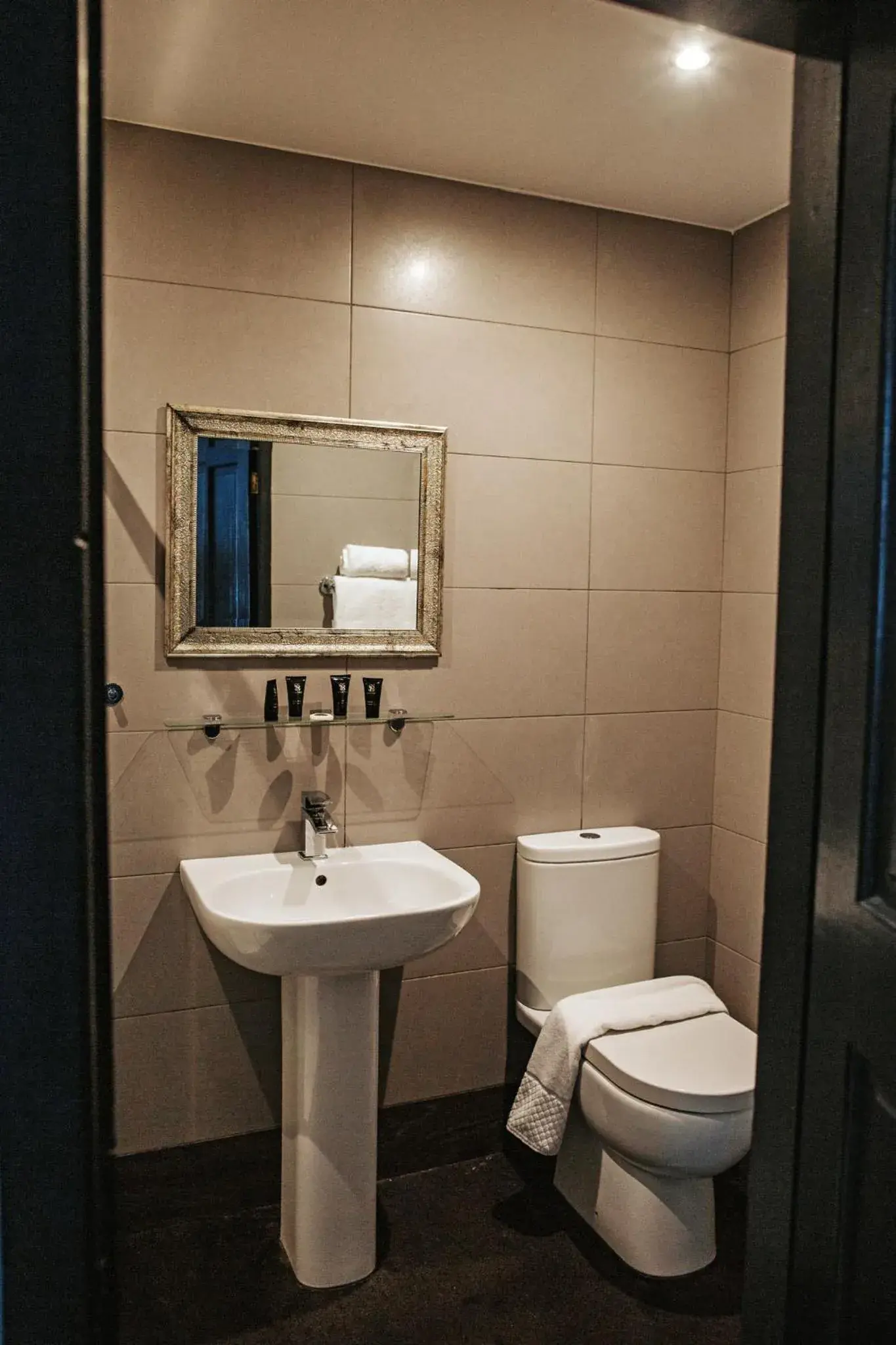 Toilet, Bathroom in Peaky Blinders Accommodation & Bar