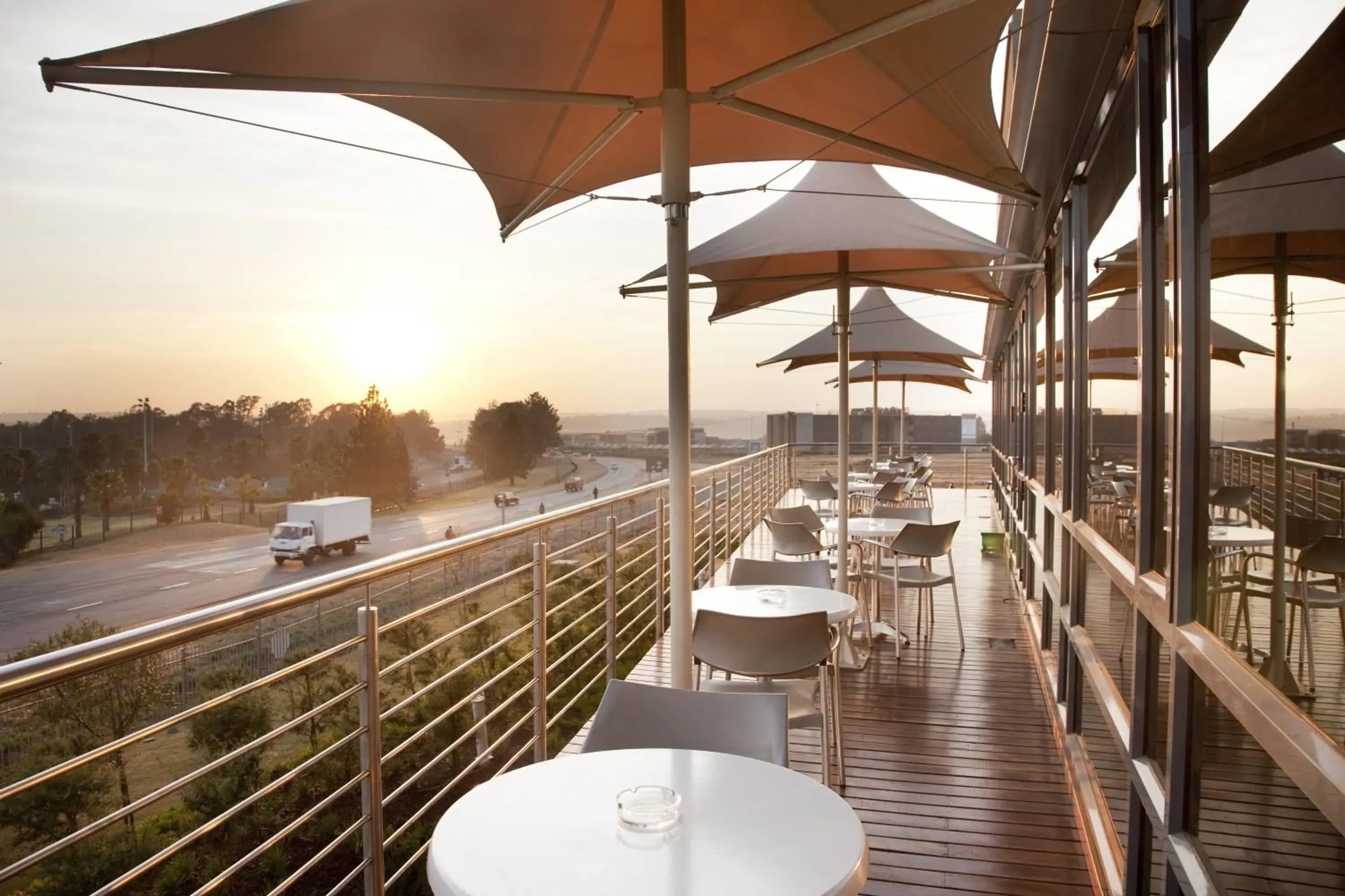 Property building, Restaurant/Places to Eat in Holiday Inn Express Sandton-Woodmead, an IHG Hotel