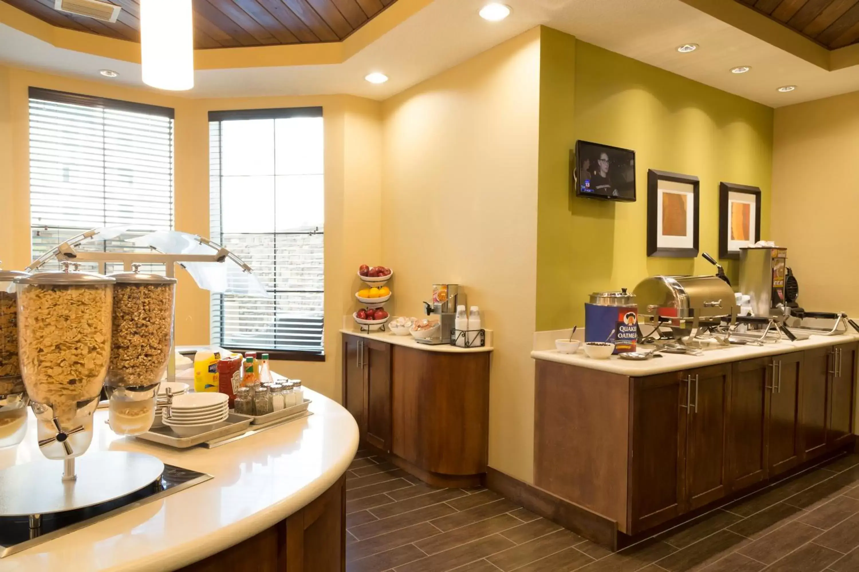Restaurant/Places to Eat in Staybridge Suites Orlando at SeaWorld, an IHG Hotel