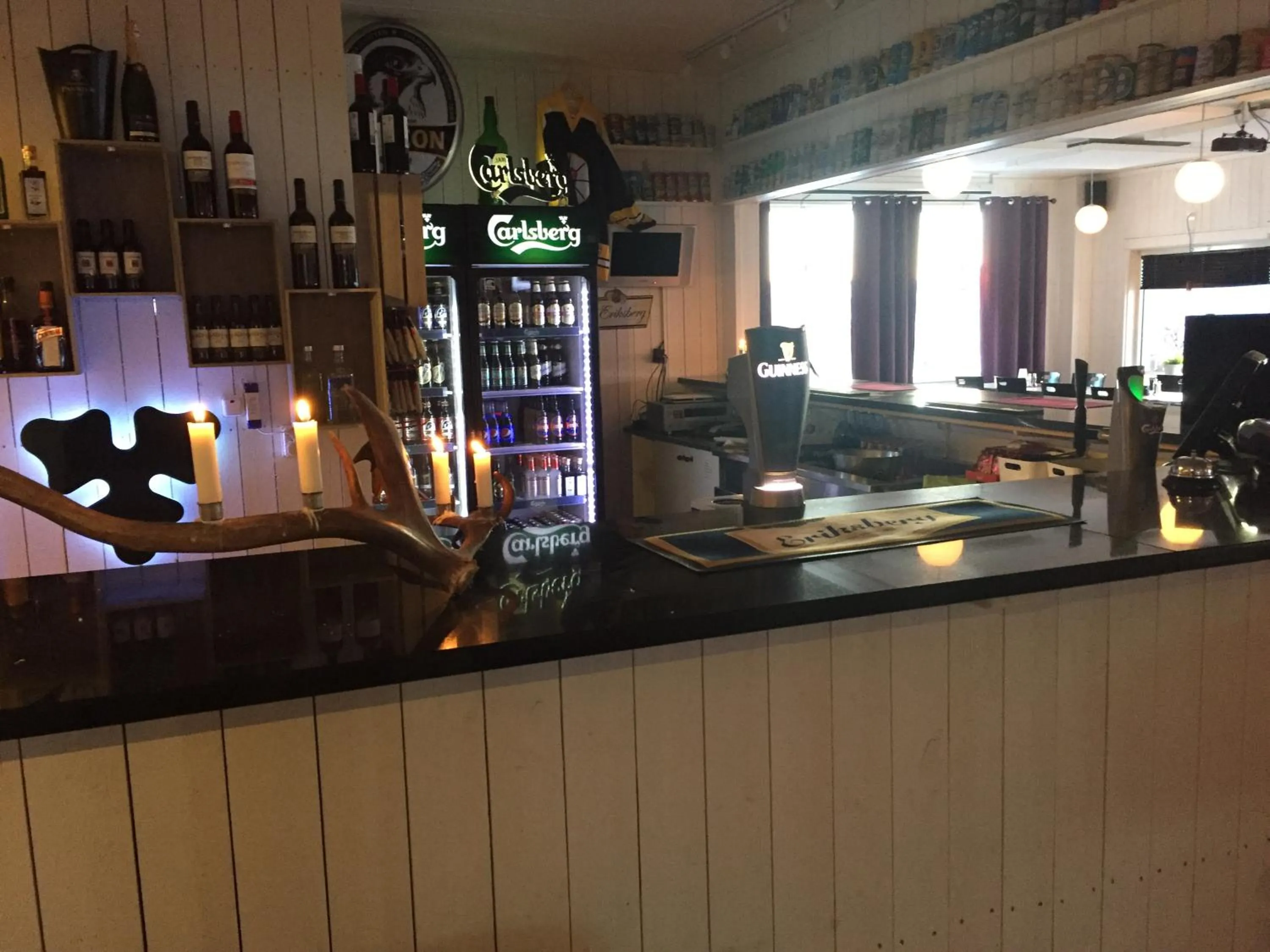 Restaurant/places to eat in Hotel E-10 by First