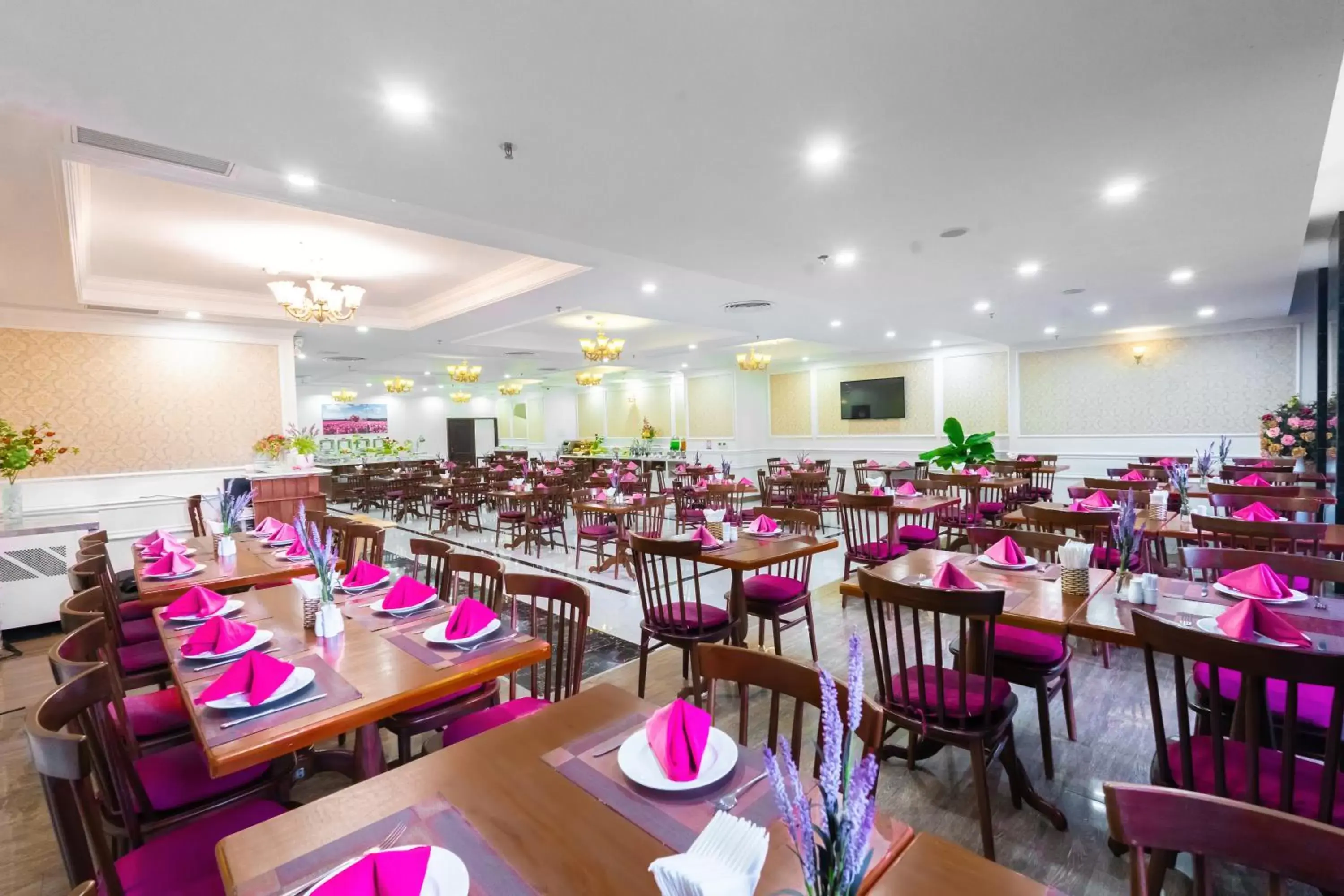 Restaurant/Places to Eat in Bonjour Nha Trang Hotel