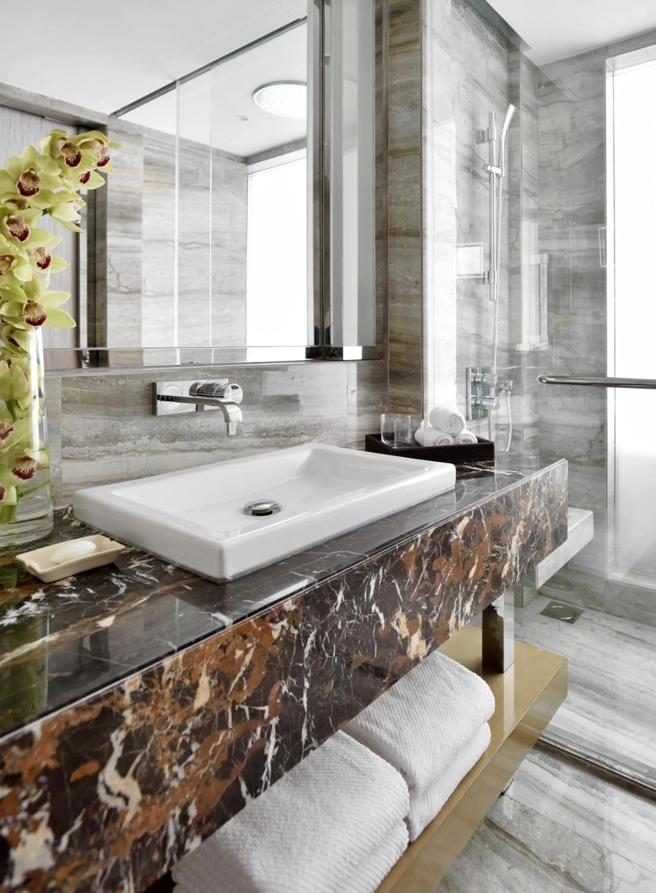 1 King Bed, High Floor - single occupancy - 10th and above, Guest Room (Cocktail Hours from 5-7 PM) Complimentary 4 pints of beer on arrival (per stay, per room) in Renaissance Lucknow Hotel, Gomti Nagar