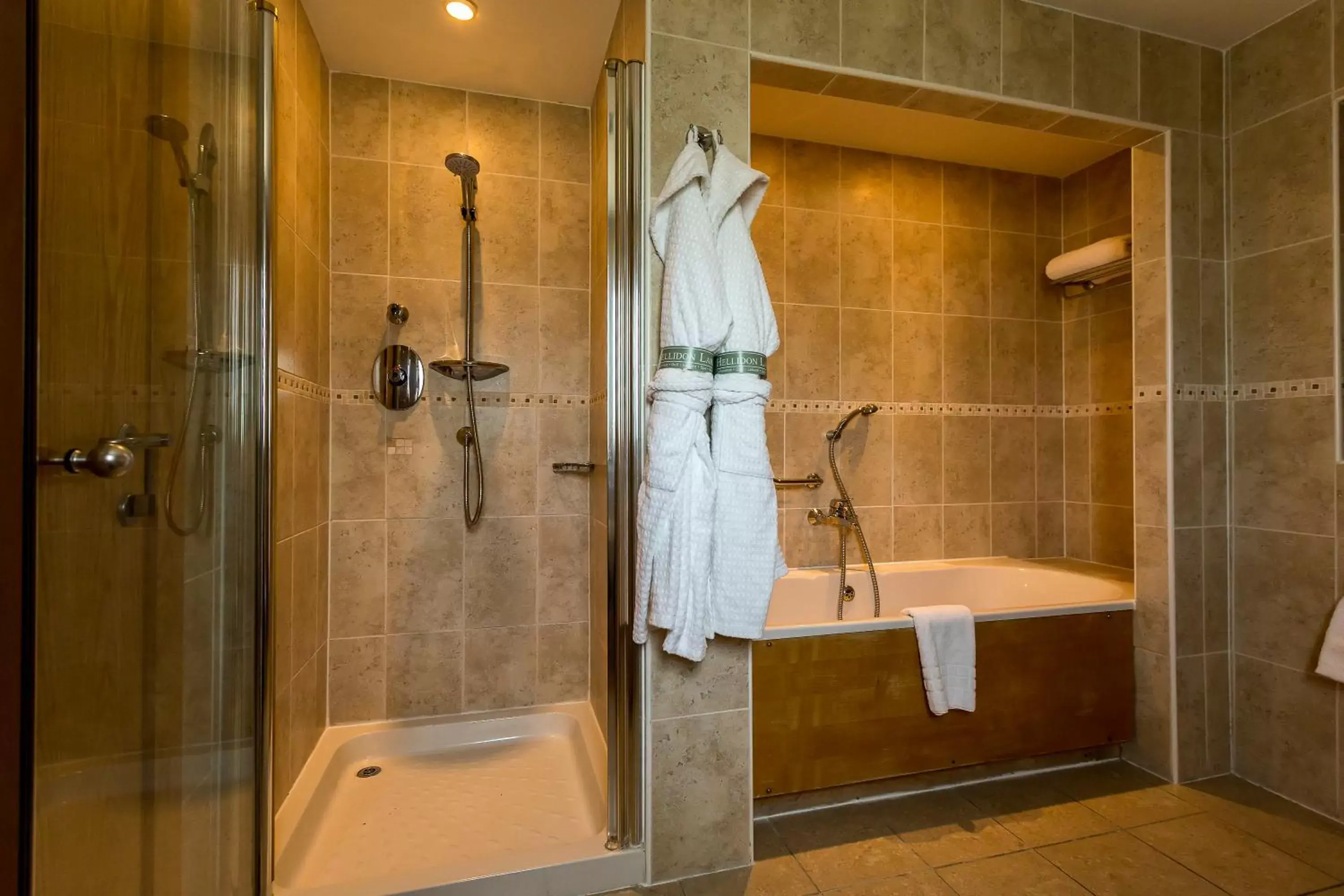 Bathroom in Hellidon Lakes Hotel