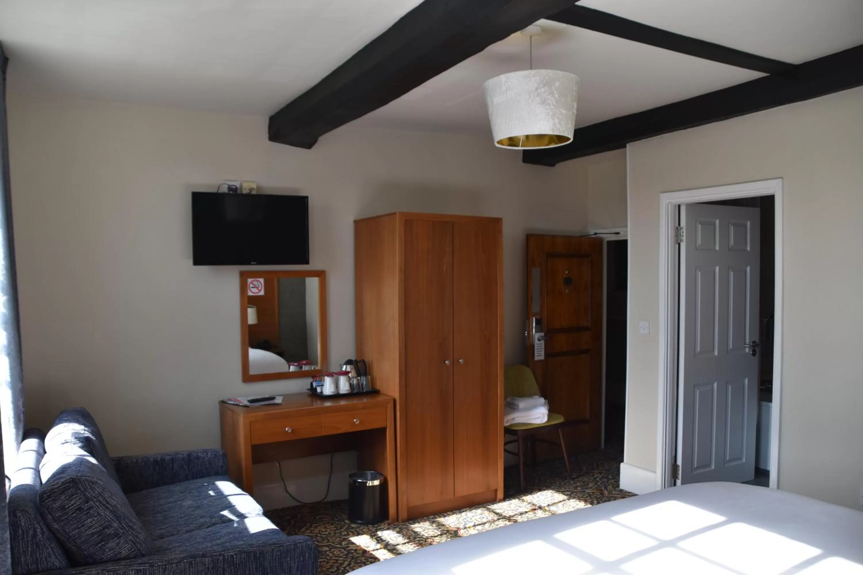 Bed in George Hotel Wetherspoon