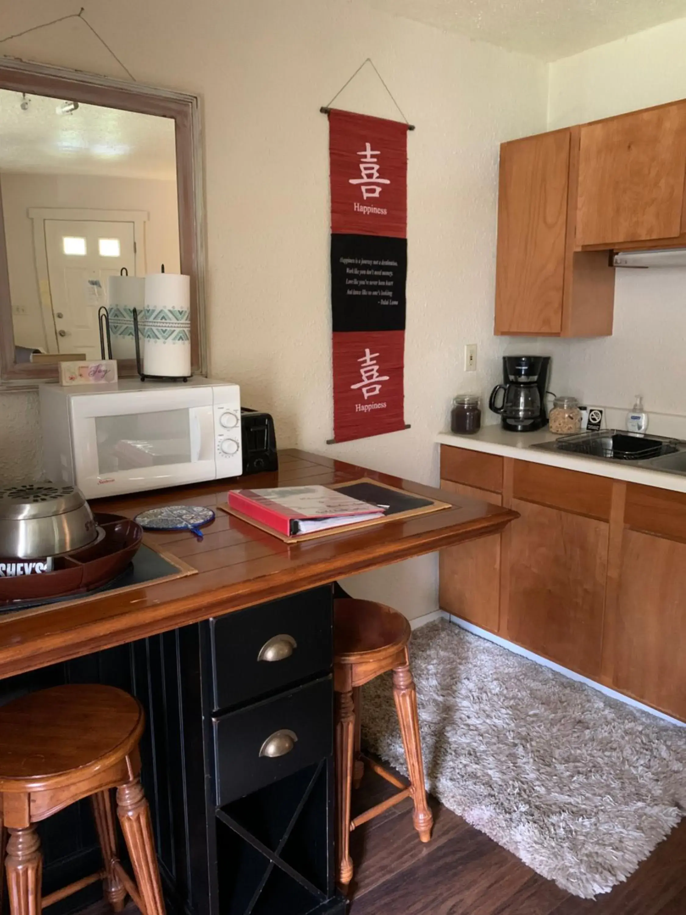 Kitchen or kitchenette, Kitchen/Kitchenette in Mountain Meadows Inn