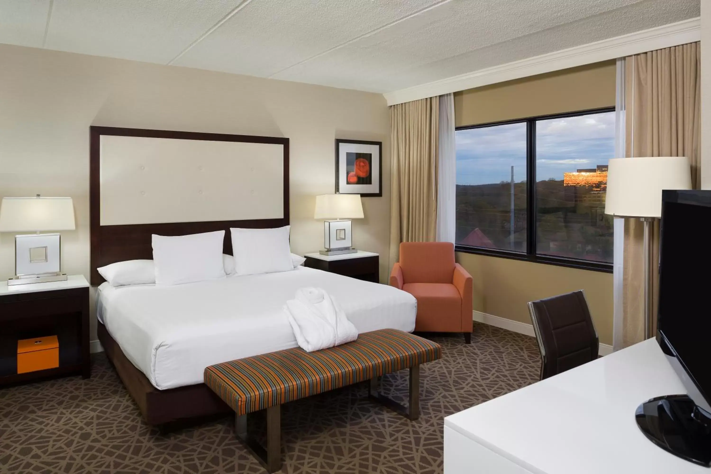 Bedroom in Hyatt Regency Suites Atlanta Northwest