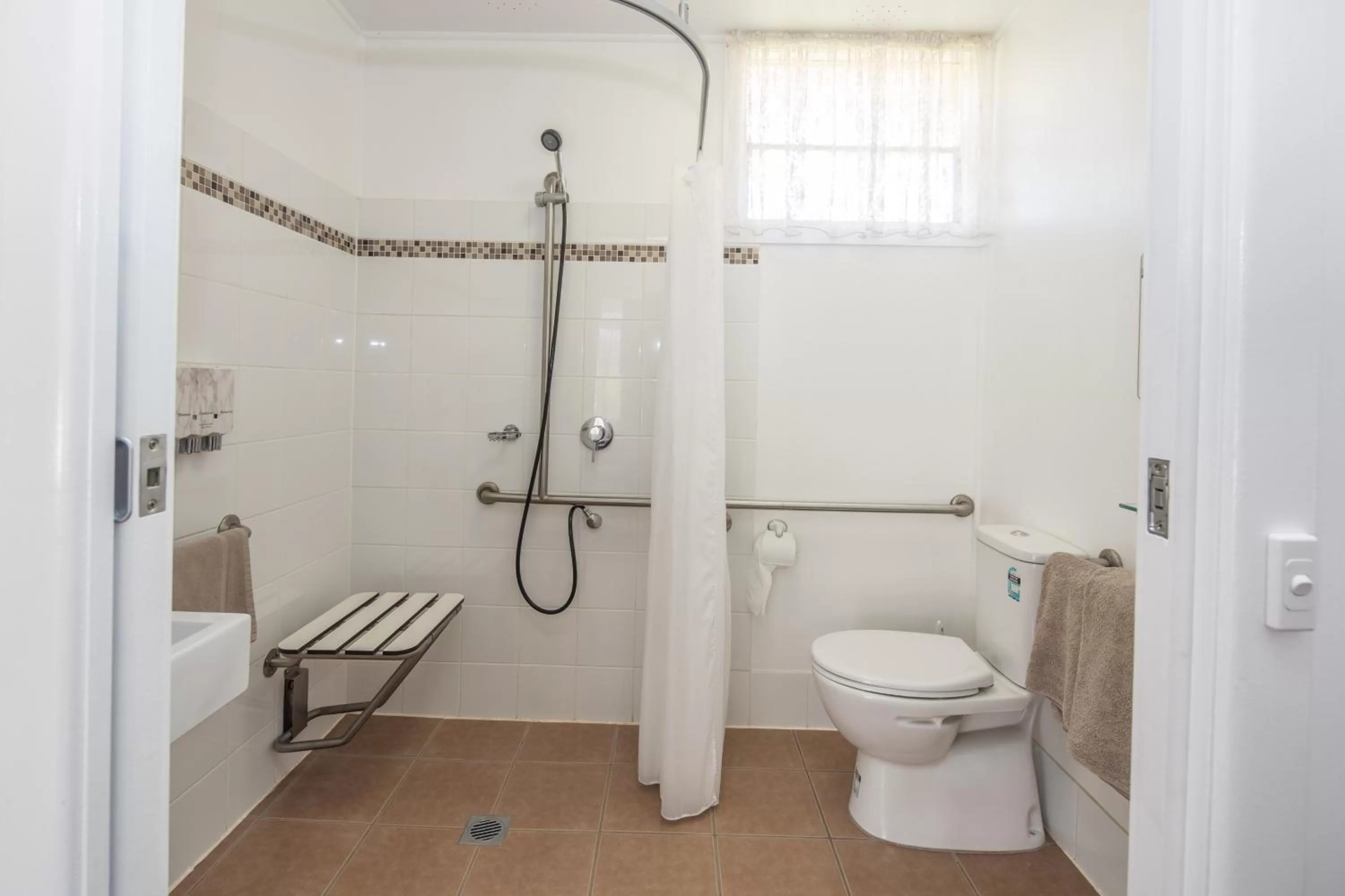 Bathroom in Tally Ho Motor Inn