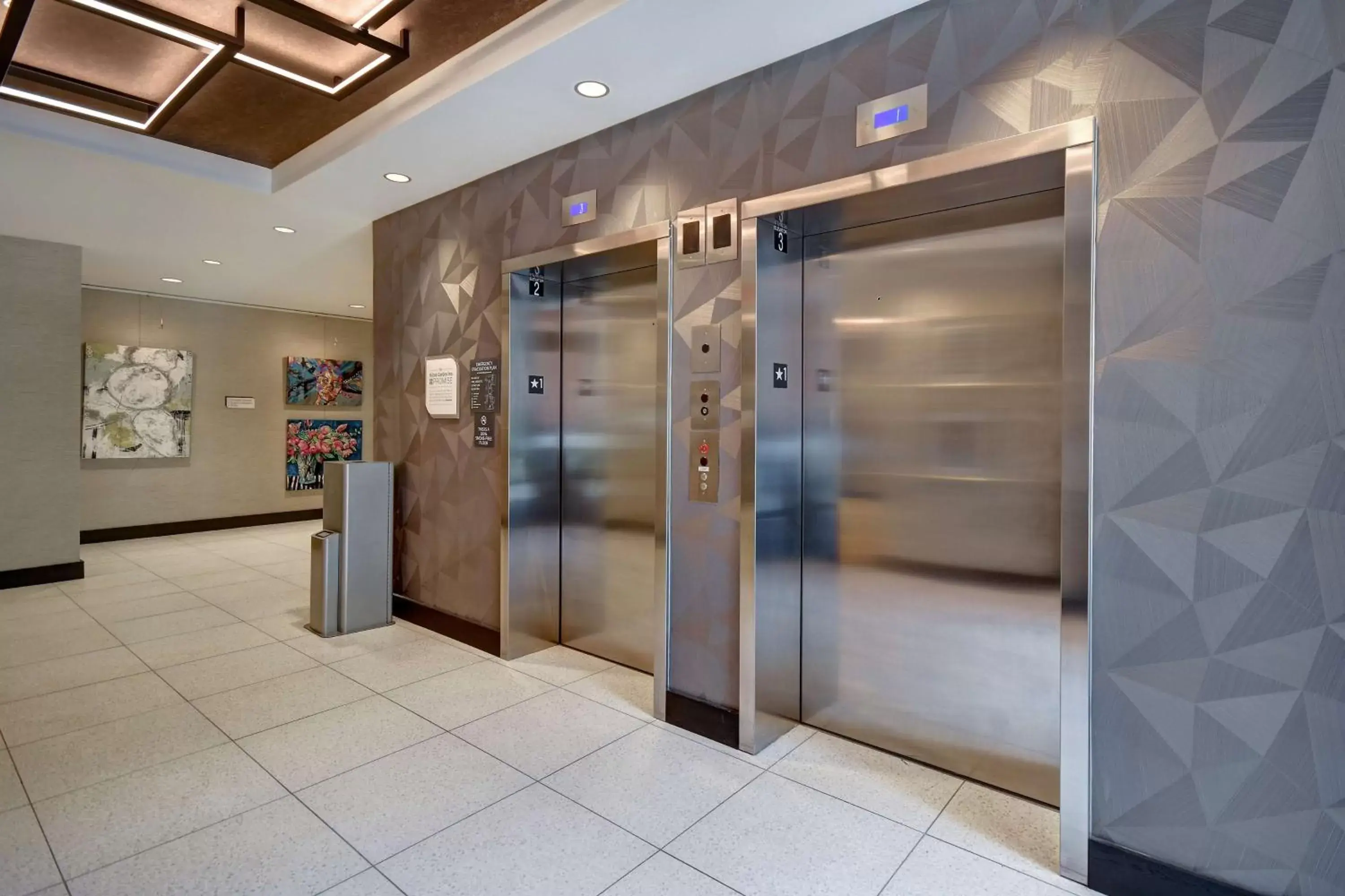 Property building, Bathroom in Hilton Garden Inn Kalamazoo Downtown