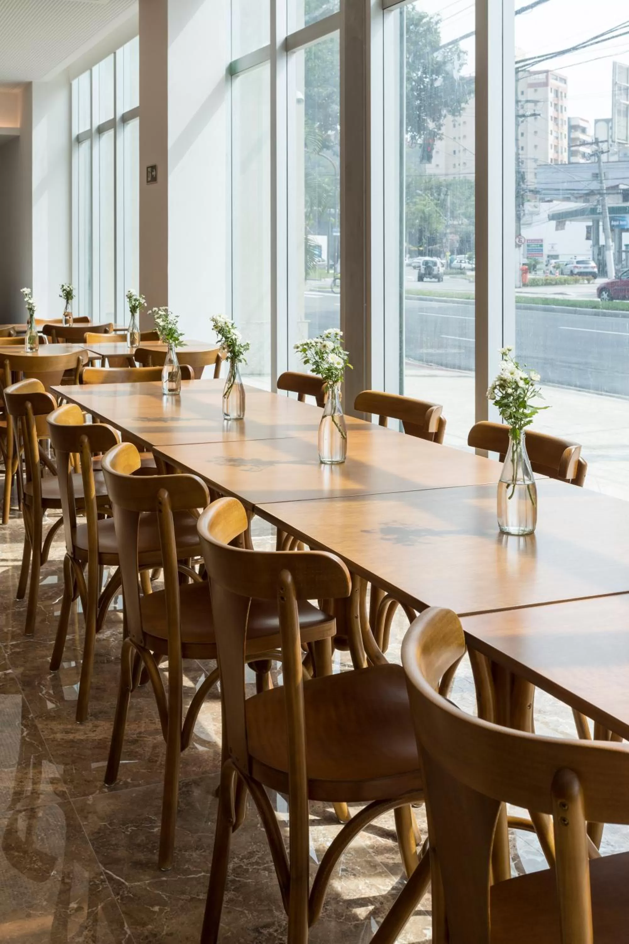 Restaurant/places to eat in Sleep Inn Praia do Canto