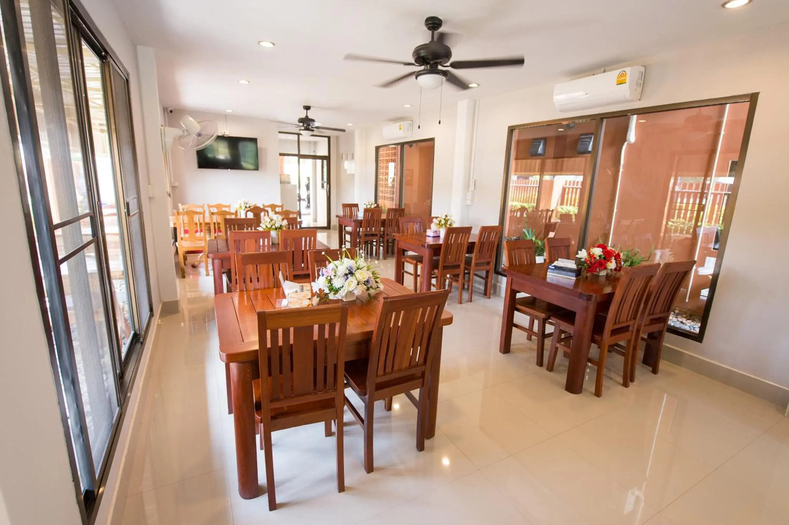 Restaurant/Places to Eat in Srisiam Resort