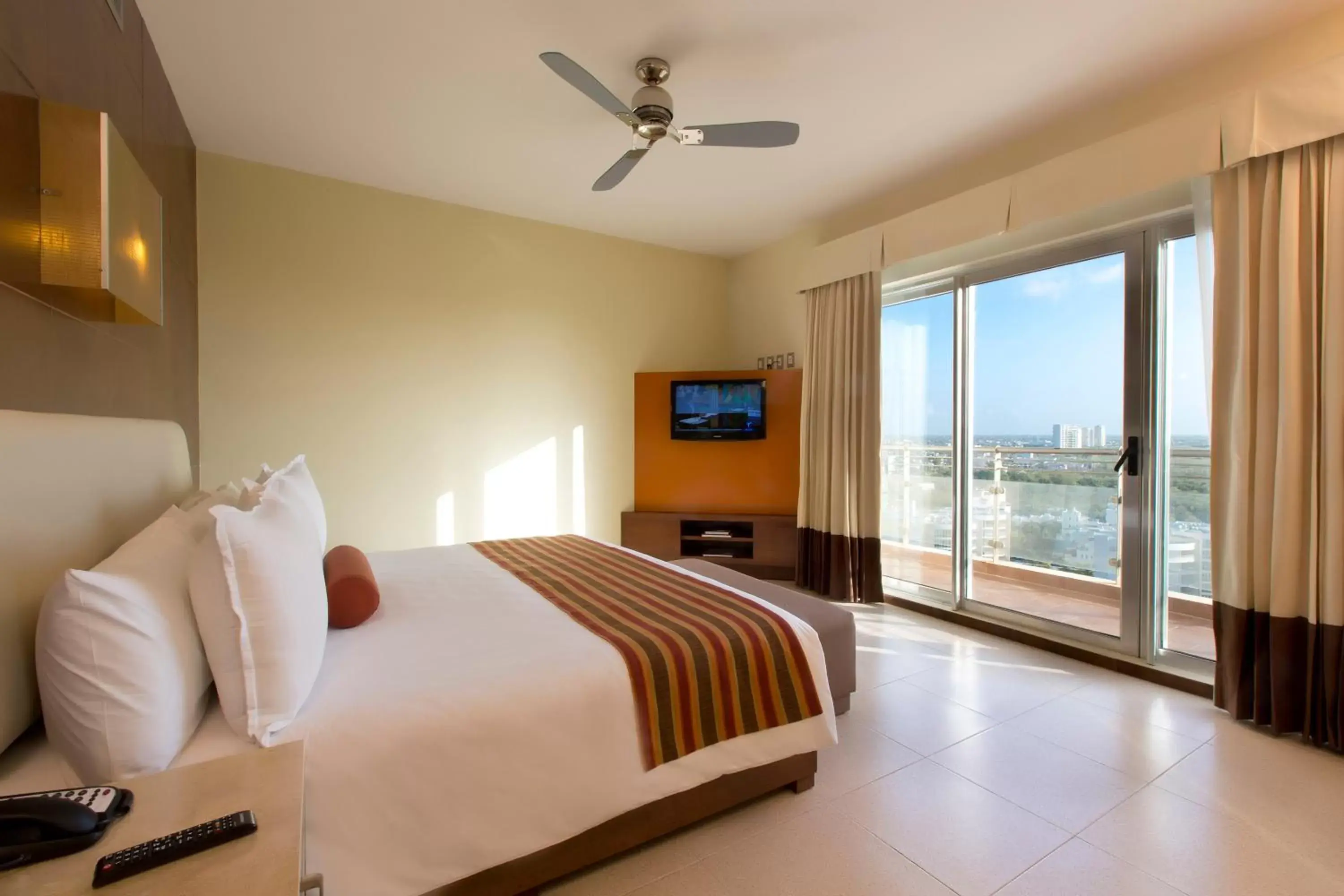 Photo of the whole room, Bed in Krystal Urban Cancun & Beach Club