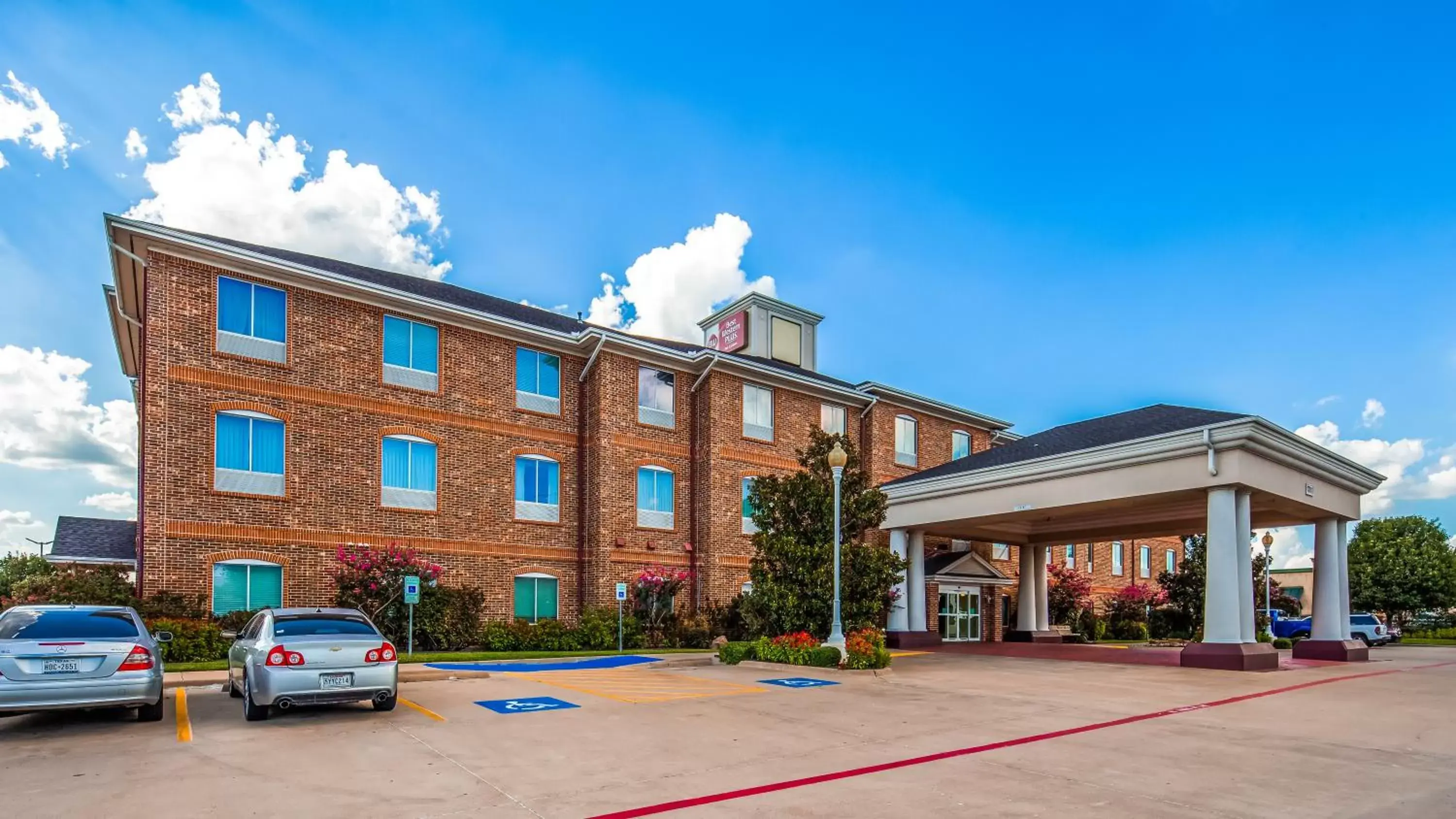 Property Building in Best Western Plus Waxahachie Inn & Suites