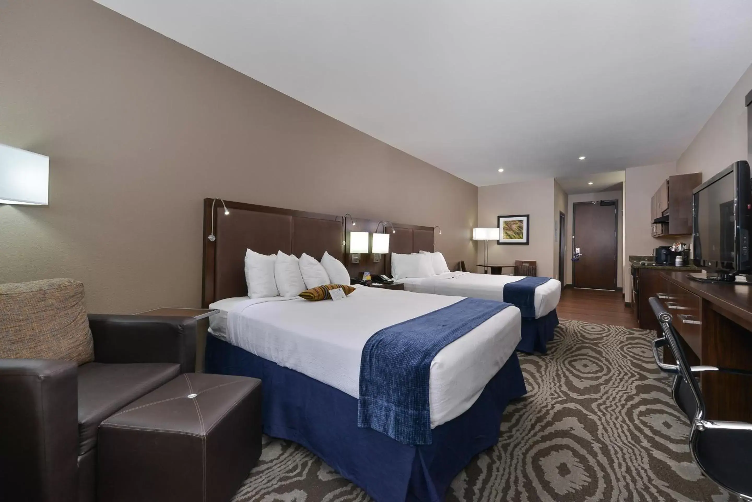 Photo of the whole room, Bed in Best Western Plus Williston Hotel & Suites