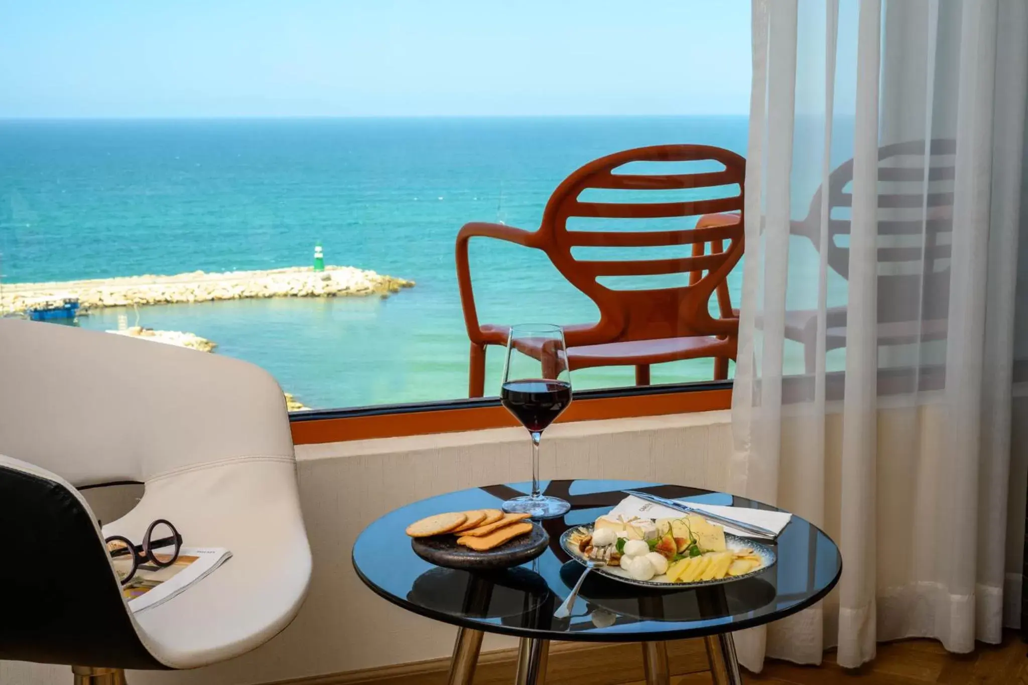 Sea View in Carlton Tel Aviv Hotel – Luxury on the Beach
