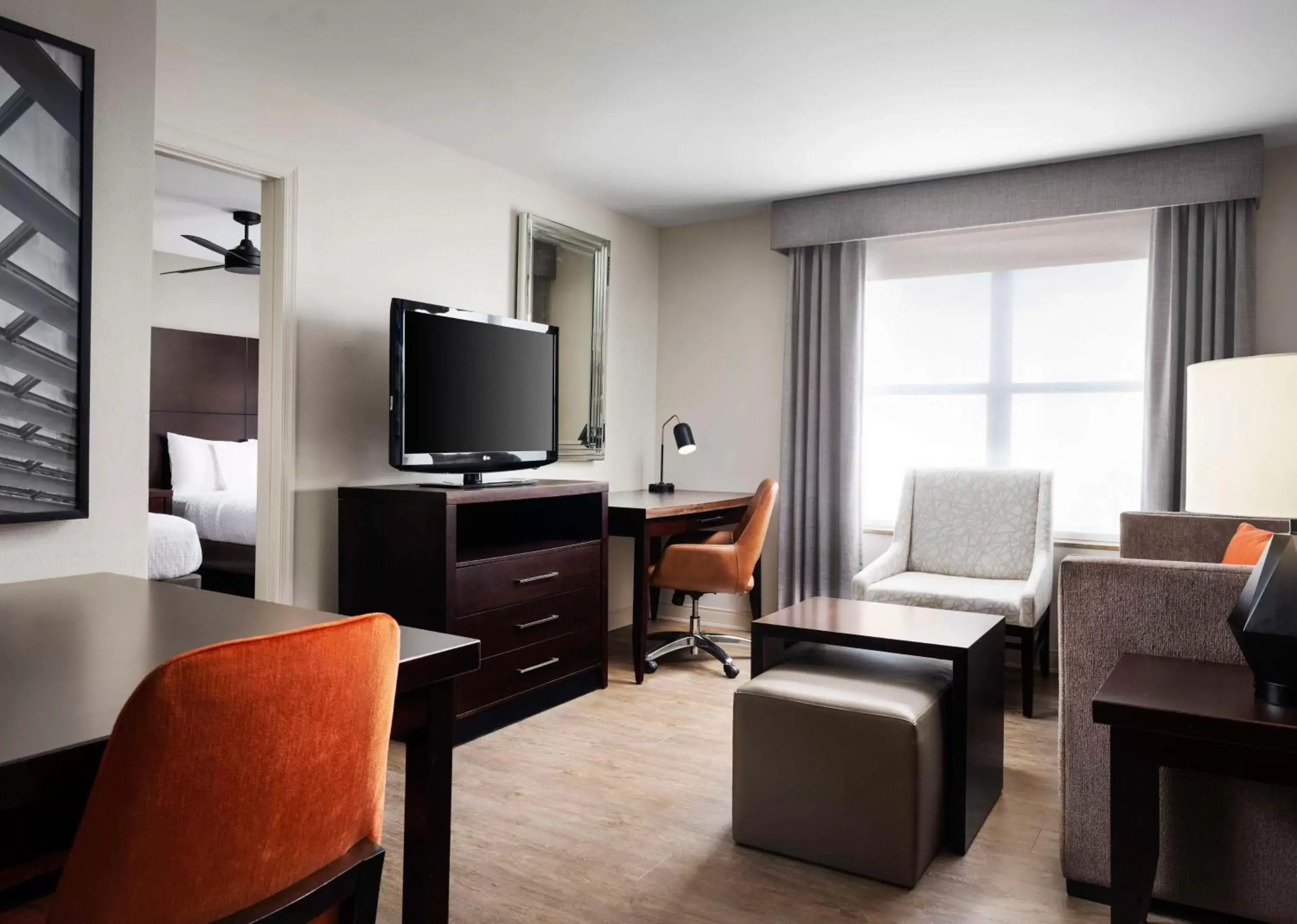 Living room, TV/Entertainment Center in Homewood Suites by Hilton Carle Place - Garden City, NY