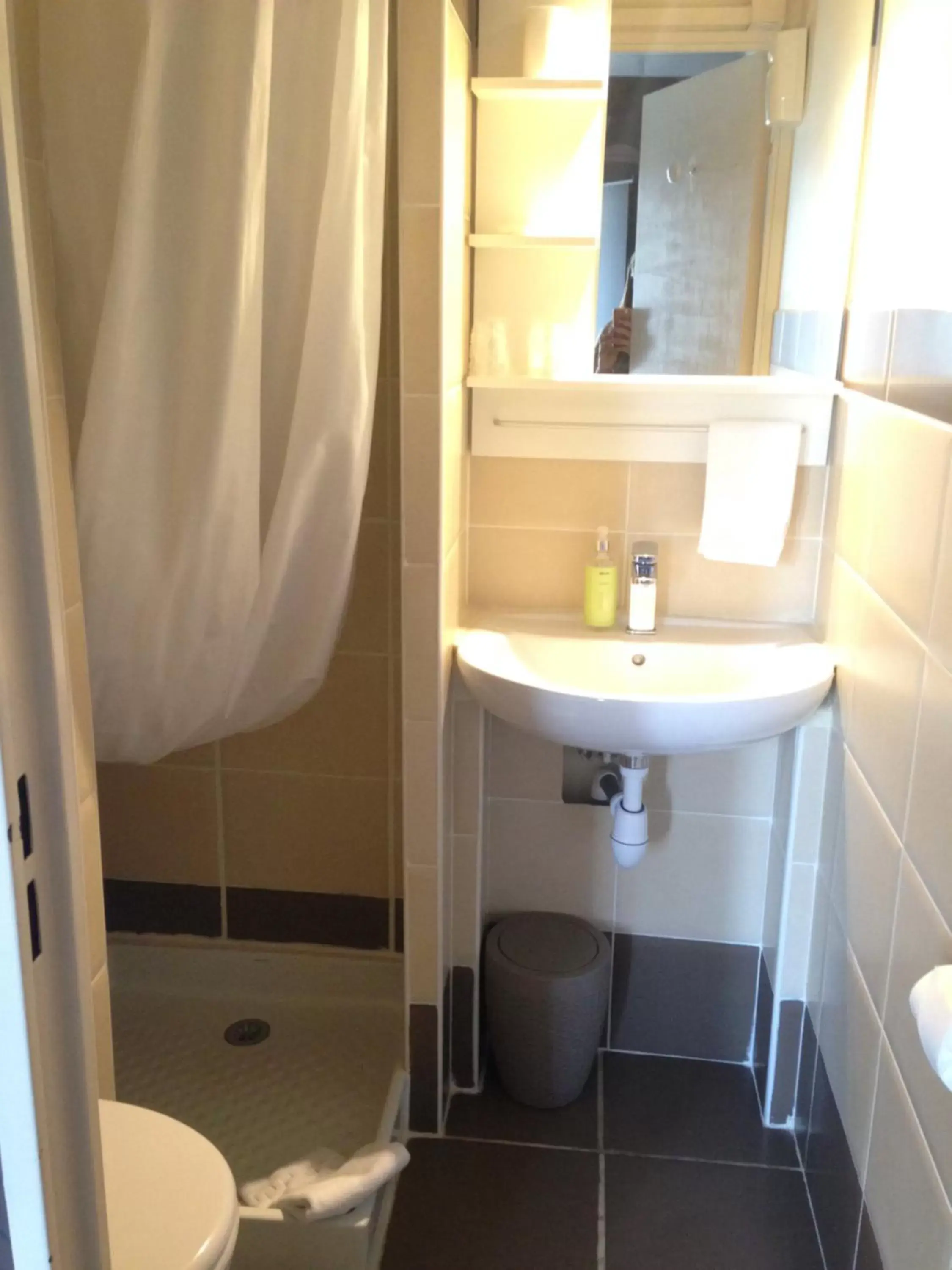 Shower, Bathroom in Hotel Abelia