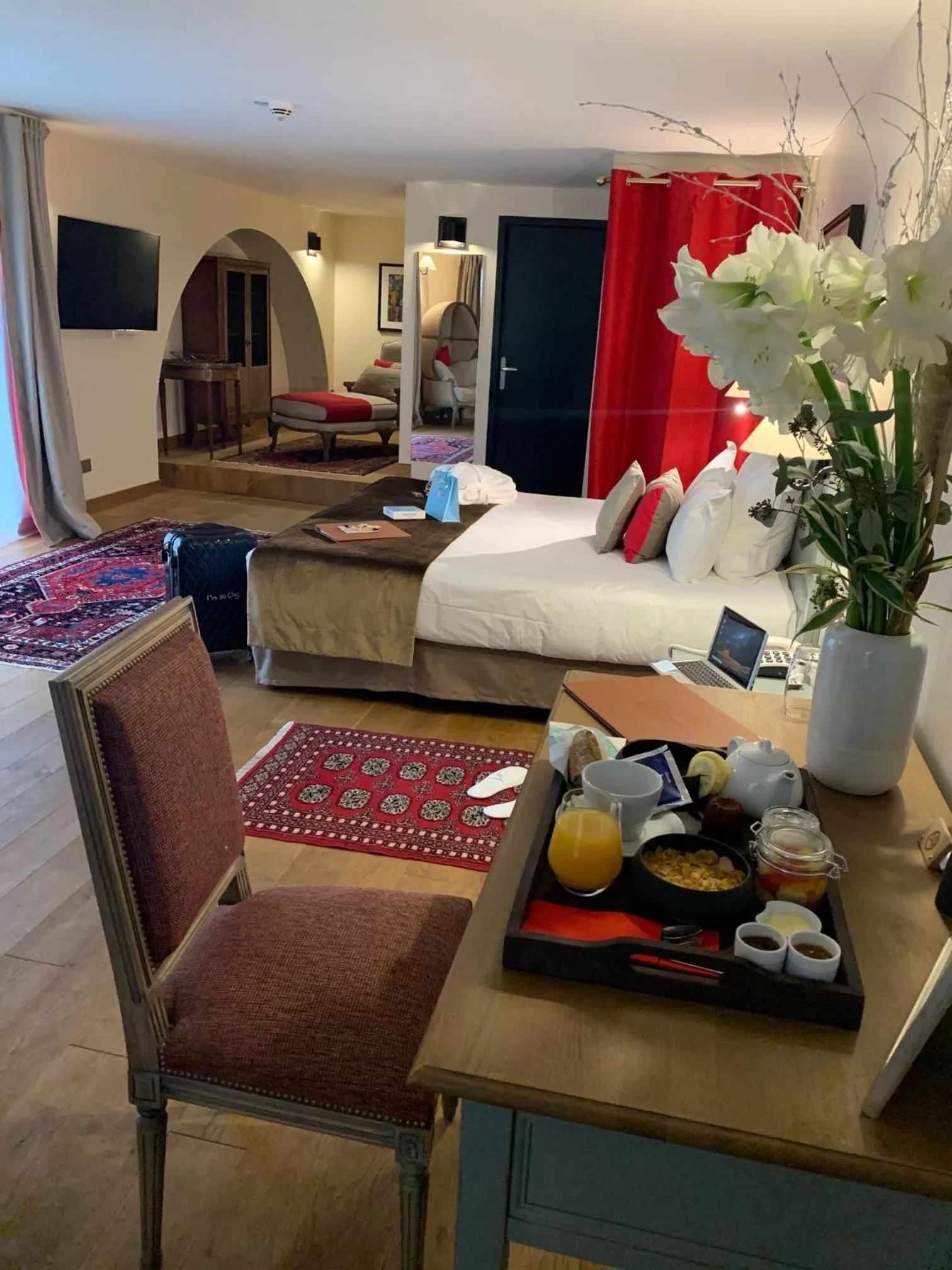 Photo of the whole room, Bed in Hotel Vatel Bordeaux