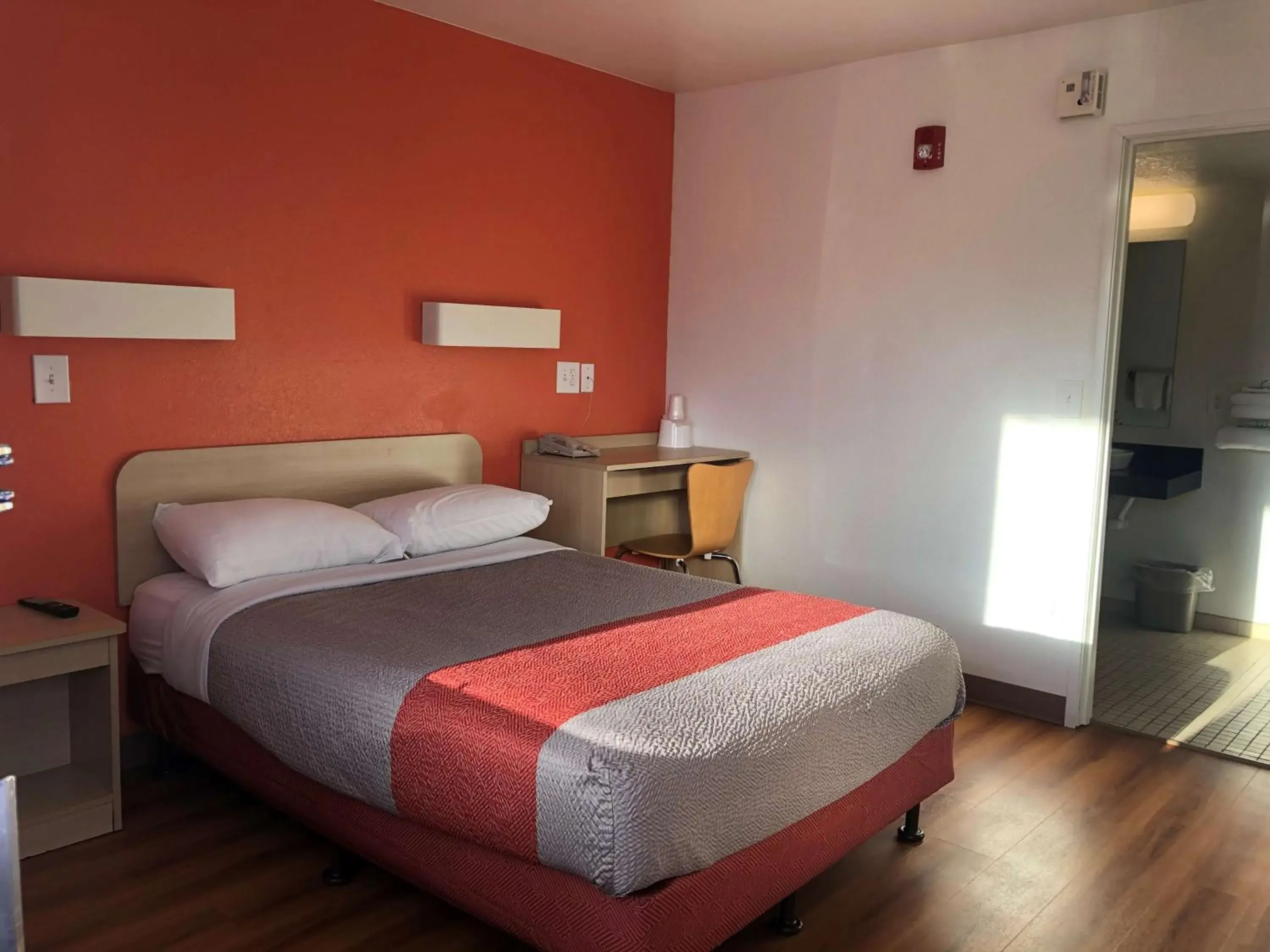 Bedroom, Bed in Motel 6-Goodlettsville, TN - Nashville